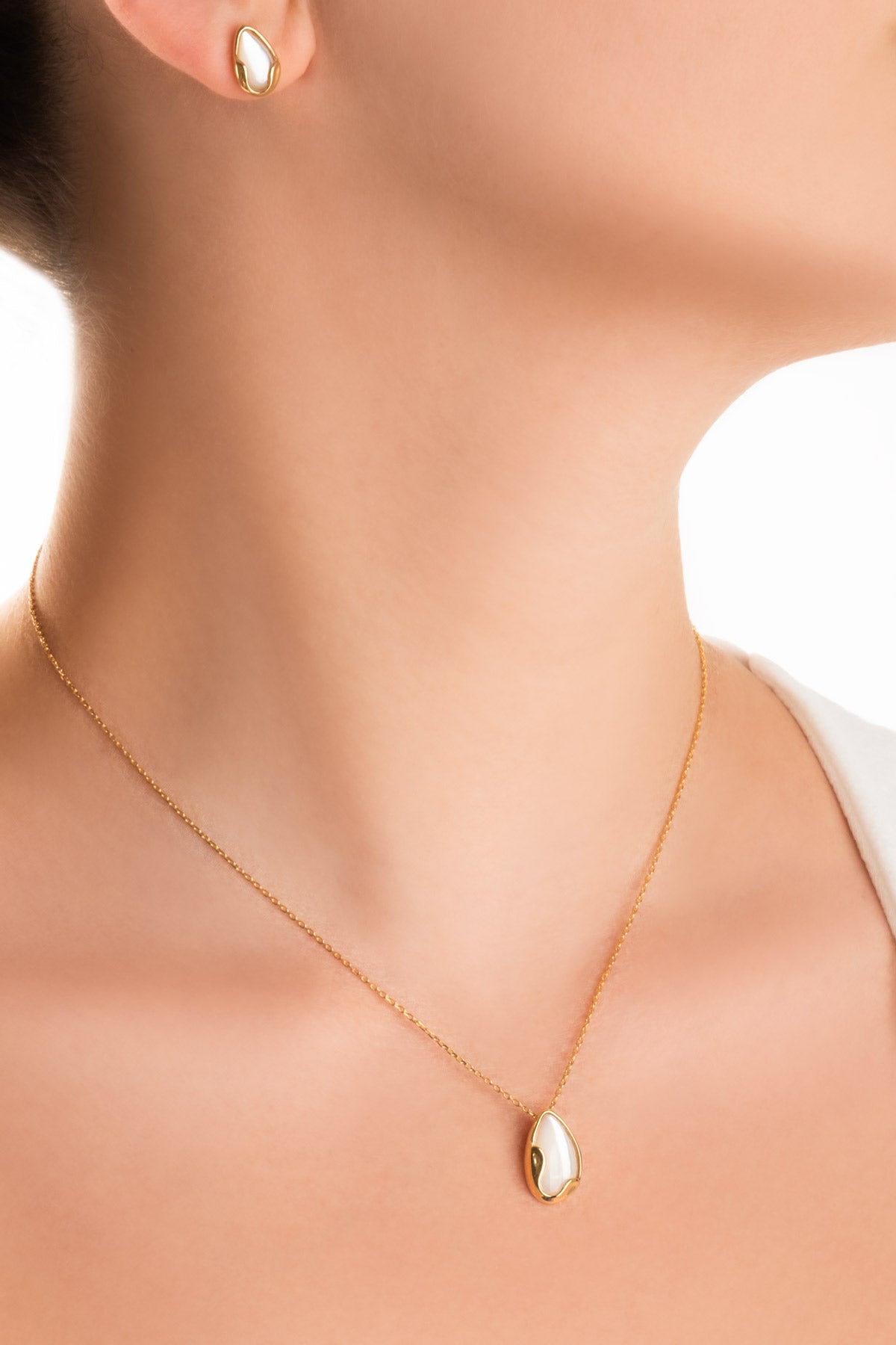 Sedef Esintisi 18 Ayar Sarı Altın Kaplama 42 Cm Gümüş Kolye 07314374644