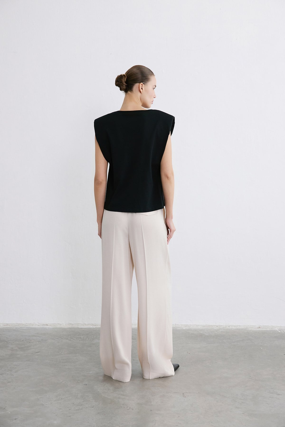 Vatkalı Örme Siyah T-shirt
