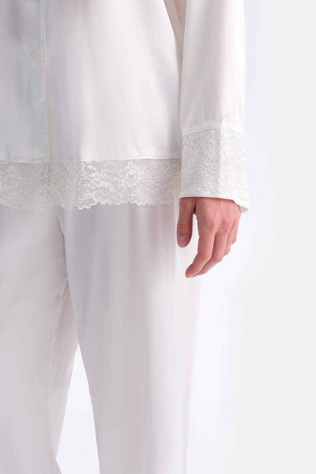 Beyaz Dantel Detaylı Saten Brıde Gömlek
