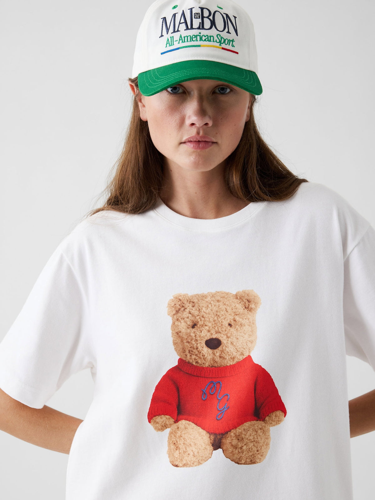 Beyaz Gap × Malbon Logo Beyzbol Şapka