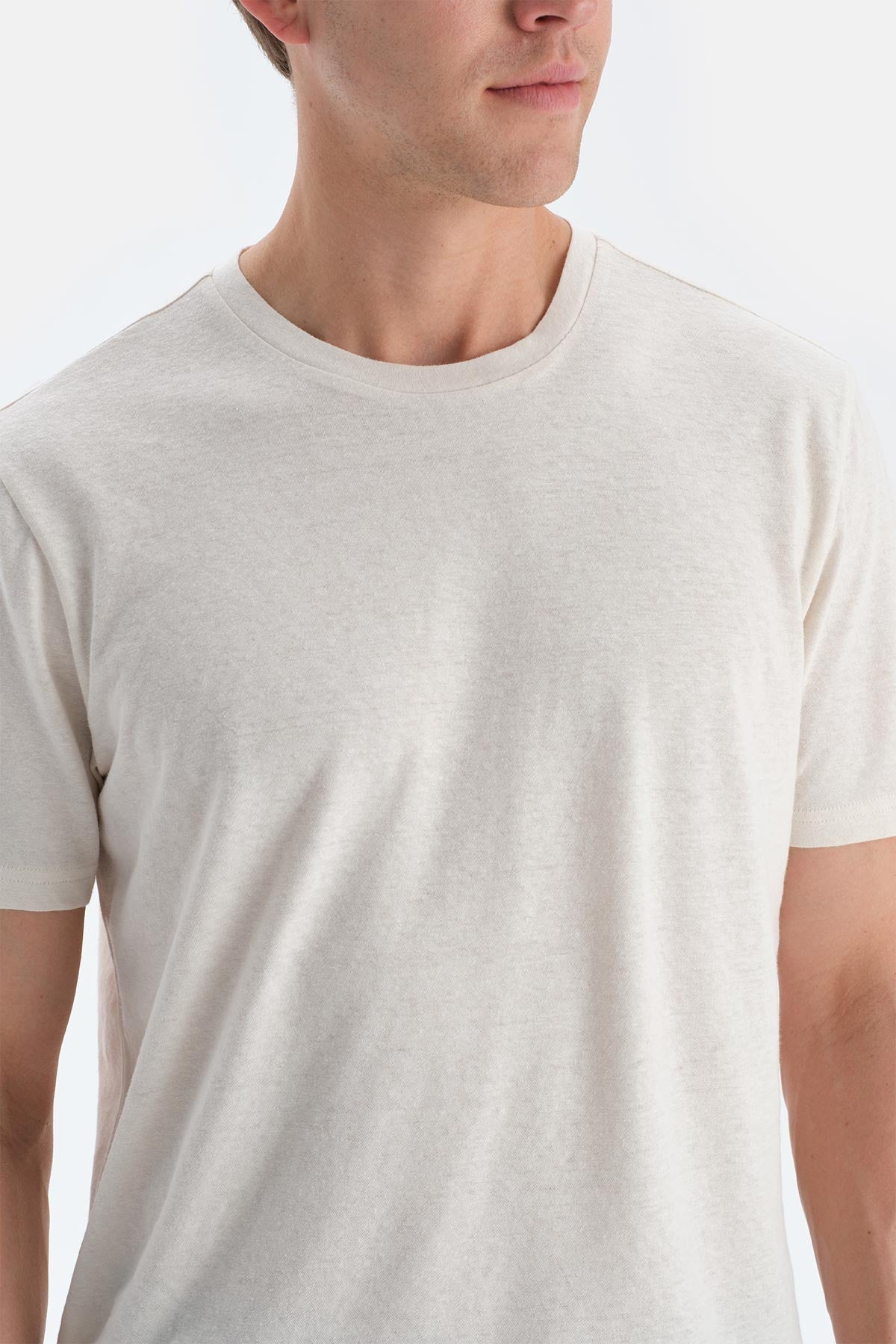 Ekru Bisiklet Yaka Kısa Kollu Örme Keten Tişört