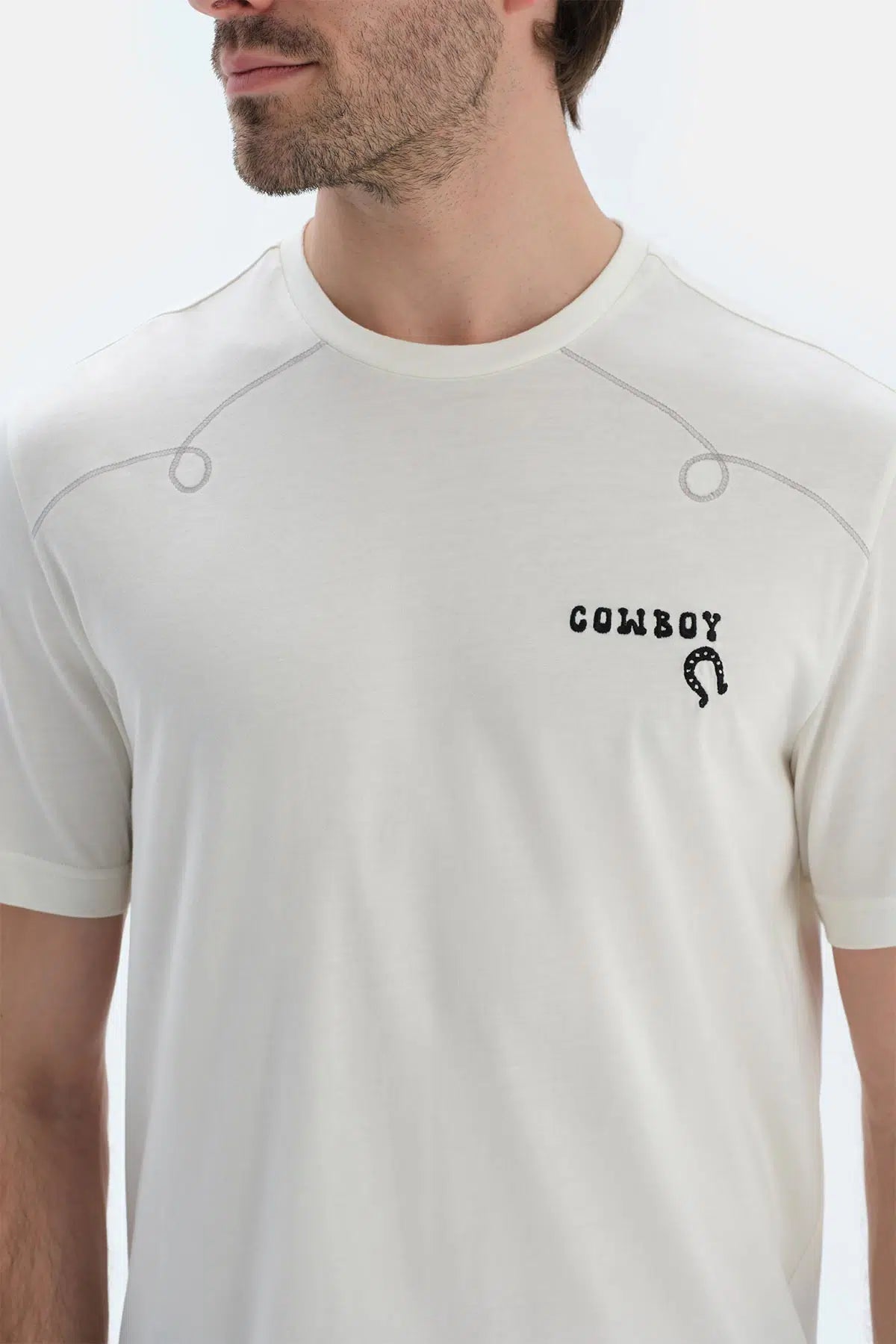 Ekru Kısa Kollu Dikiş Ve Baskı Detaylı Tişört Pantolon Pijama Takımı