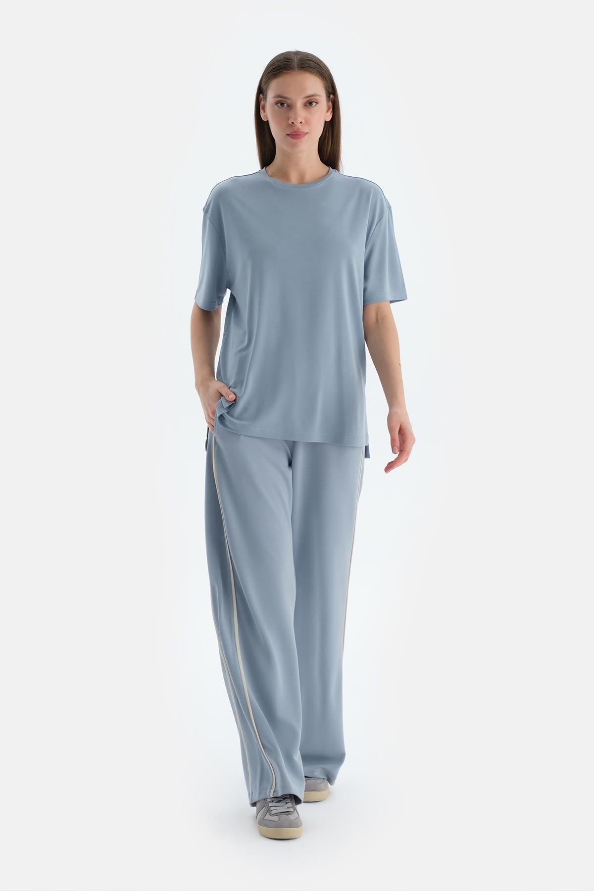 Açık Mavi Kadın Modal Yırtmaç Detaylı Tişört