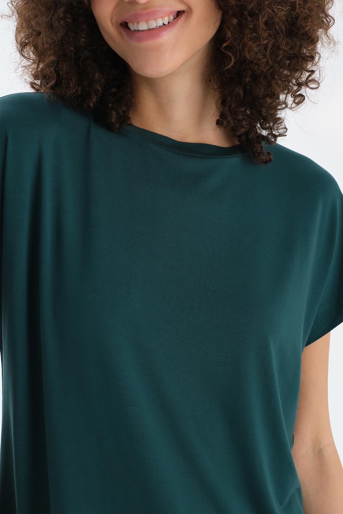 Koyu Yeşil Düşük Omuzlu Kısa Kollu Viskon Tişört Şort Pijama Takımı