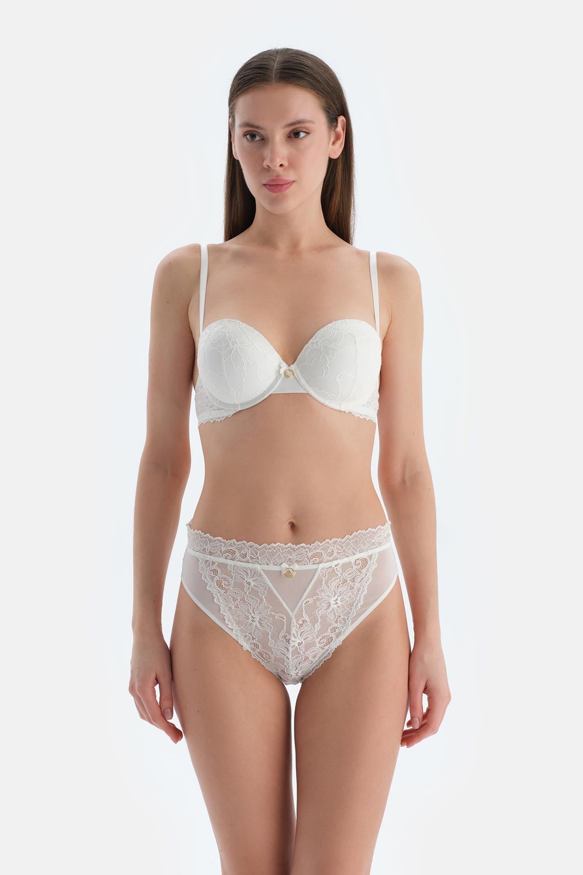 Beyaz Aksesuar Detaylı Dantelli Tam Dolgulu Sütyen