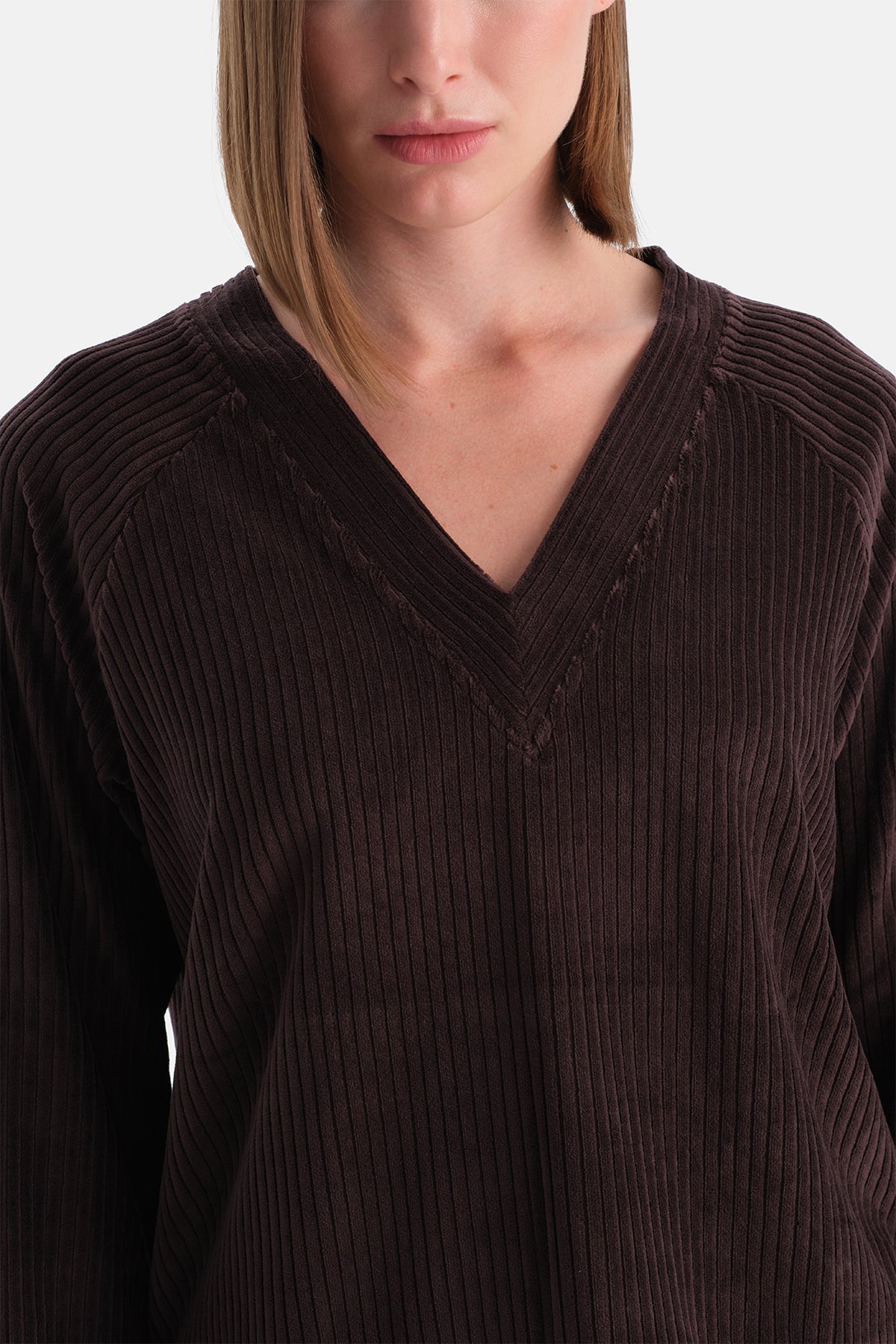 Koyu Kahve V Yaka Uzun Kollu Kadife Sweatshırt