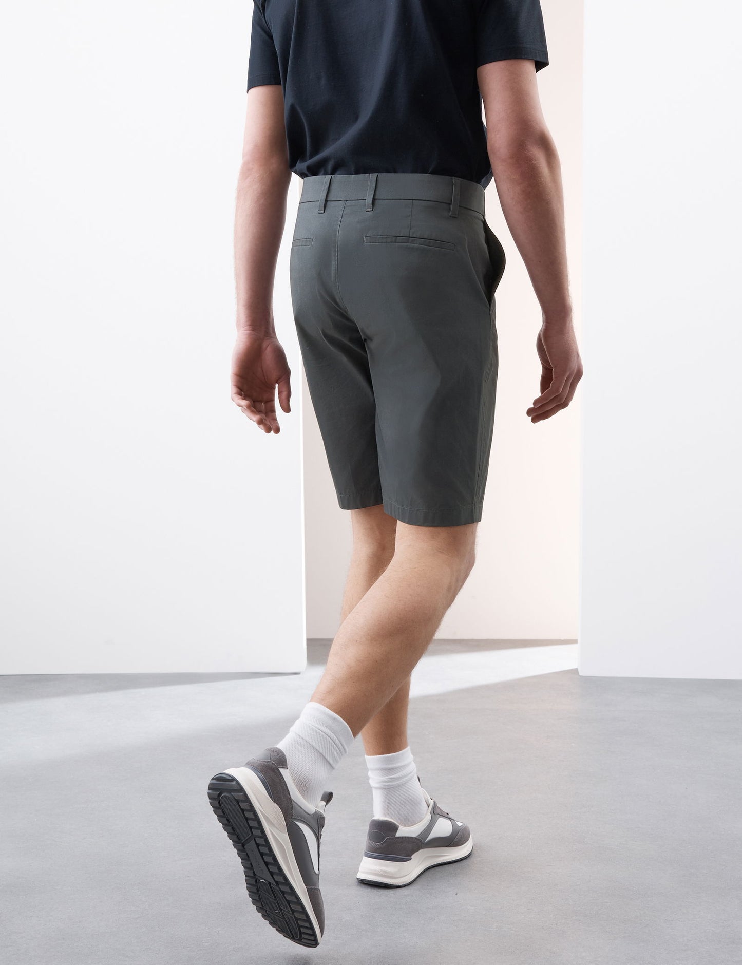 Pamuk Karışımlı Regular Fit Lightweight Chino Şort
