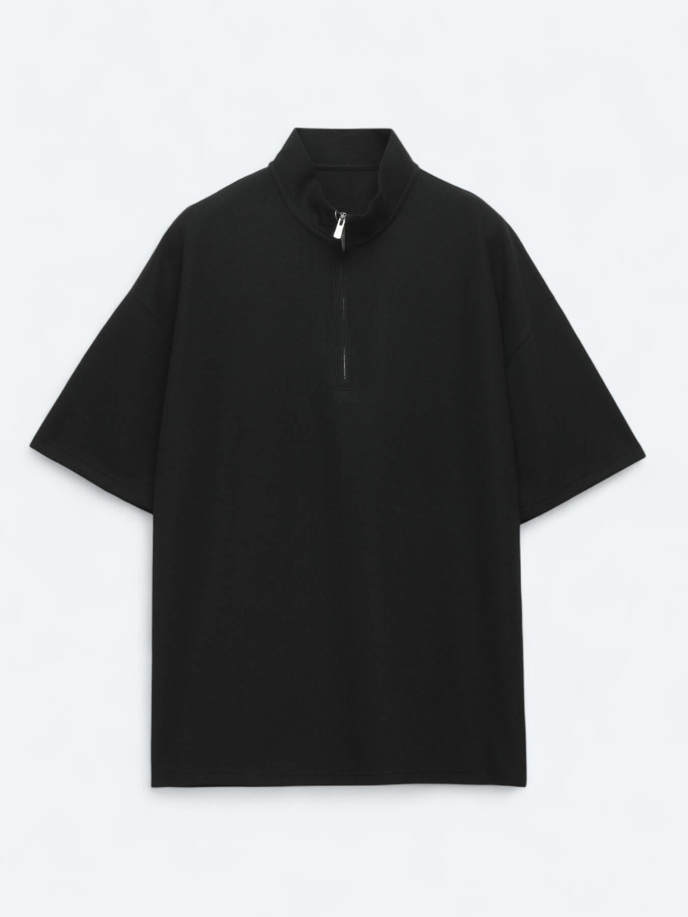 Siyah Desenli Dik Yaka T-shirt