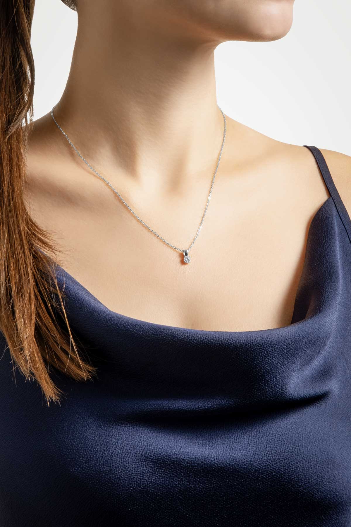 Minimal Taşlı 18 Ayar Beyaz Altın Kaplama 43 Cm Gümüş Tektaş Kolye 5113870199