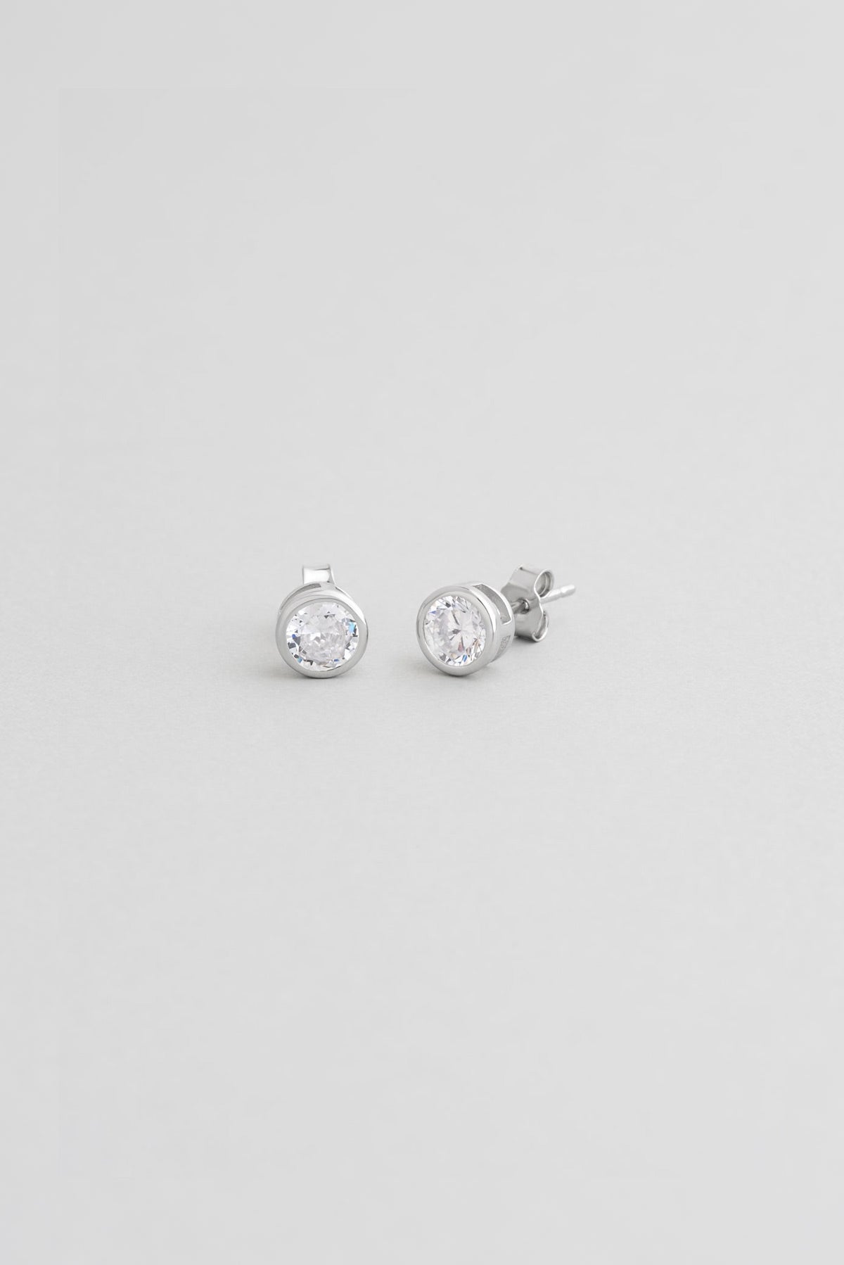 Beyaz Taşlı Erkek Gümüş Tek Taş Küpe 5134290199