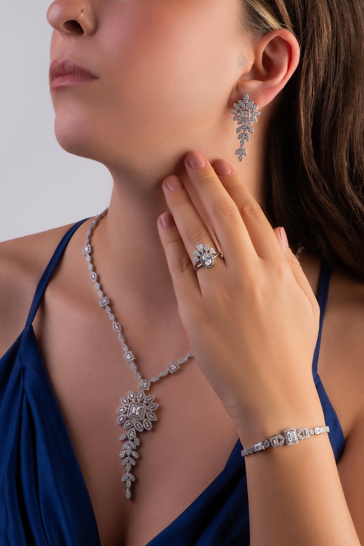 Elmas Şıklığı 18 Ayar Beyaz Altın Kaplama Ayarlanabilir Gümüş Yüzük 5141219954