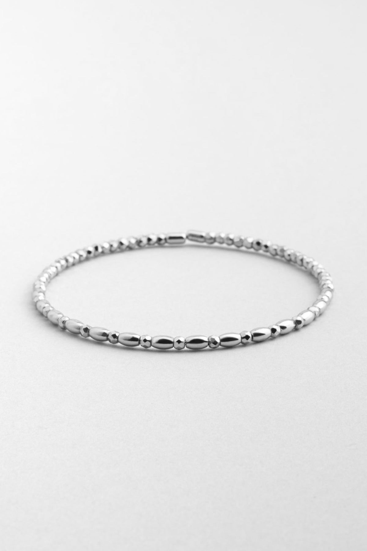 Minimal 18 Ayar Beyaz Altın Kaplama Gümüş Kelepçe Bileklik 5160839999