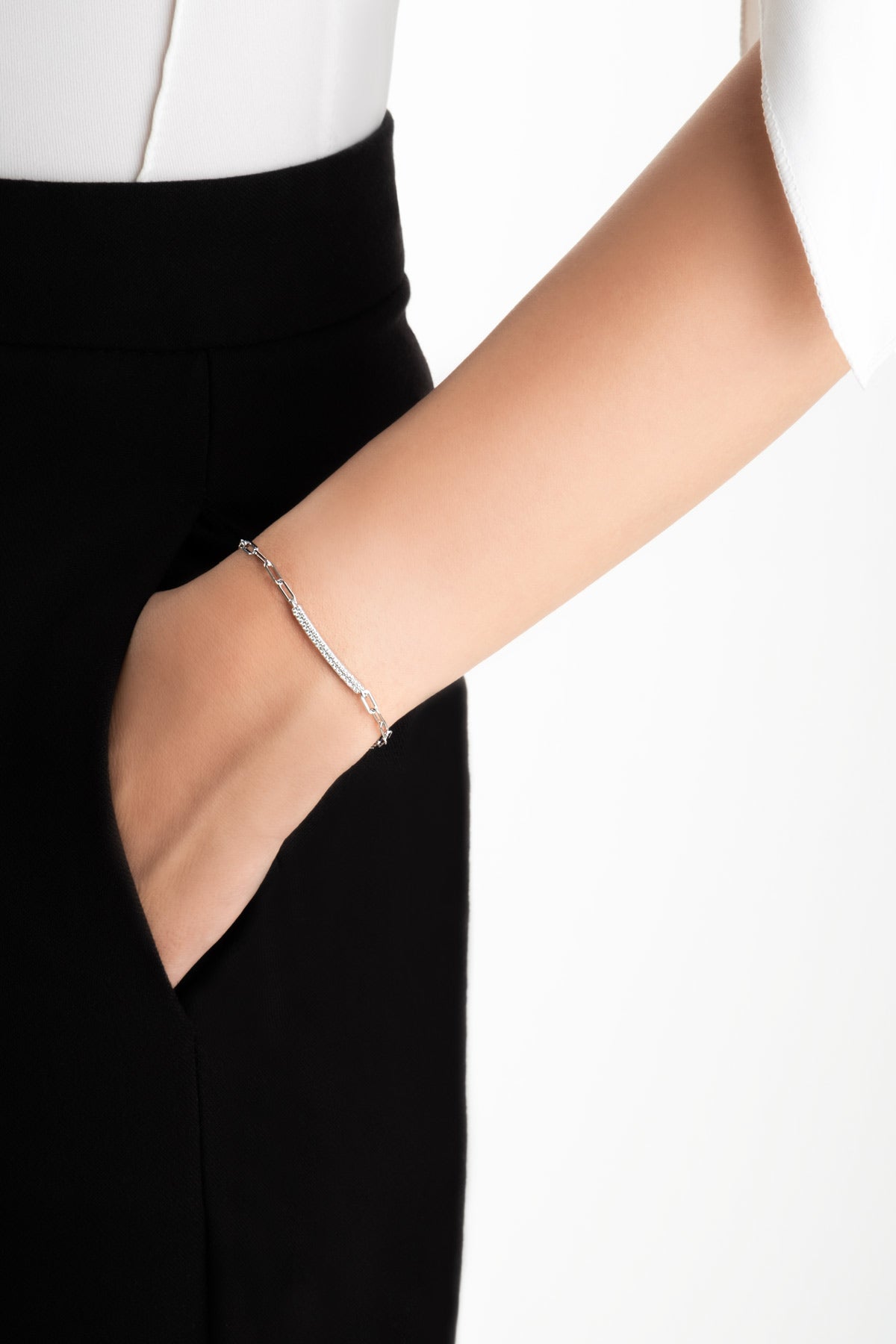 Noemi 18 Ayar Beyaz Altın Kaplama 19 Cm Gümüş Minimal Bileklik 5171890199