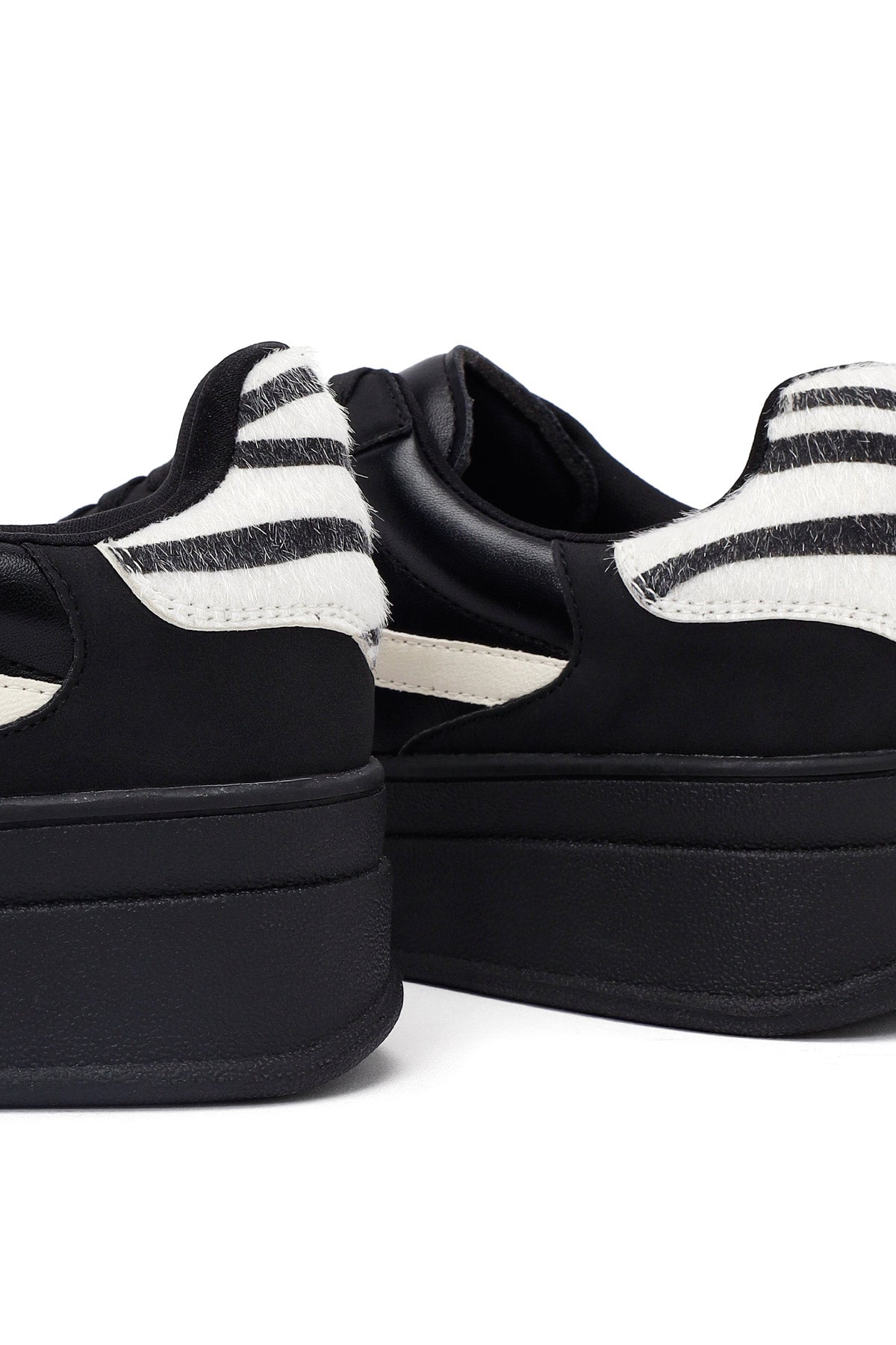 Kadın Siyah Bağcıklı Kalın Tabanlı Sneaker