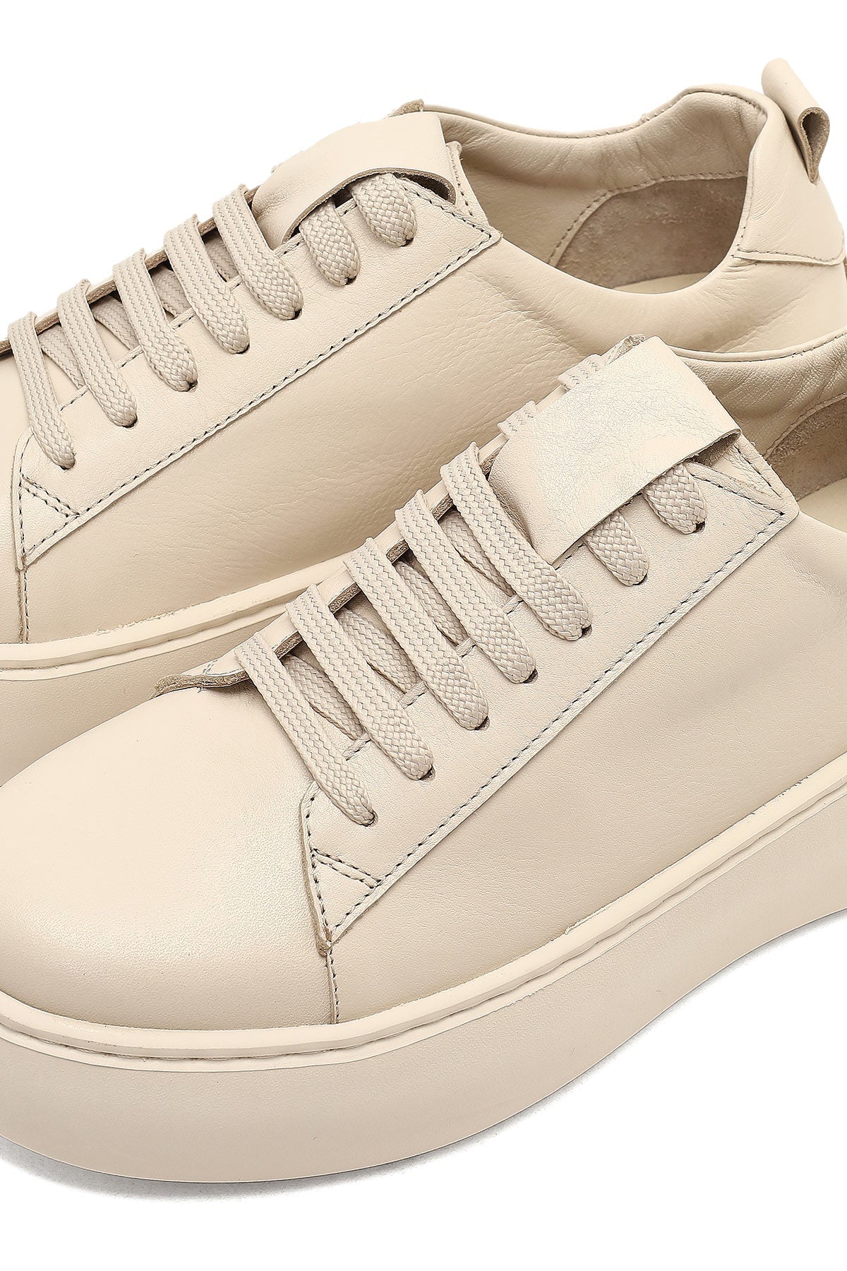 Kadın Bej Bağcıklı Kalın Tabanlı Deri Sneaker