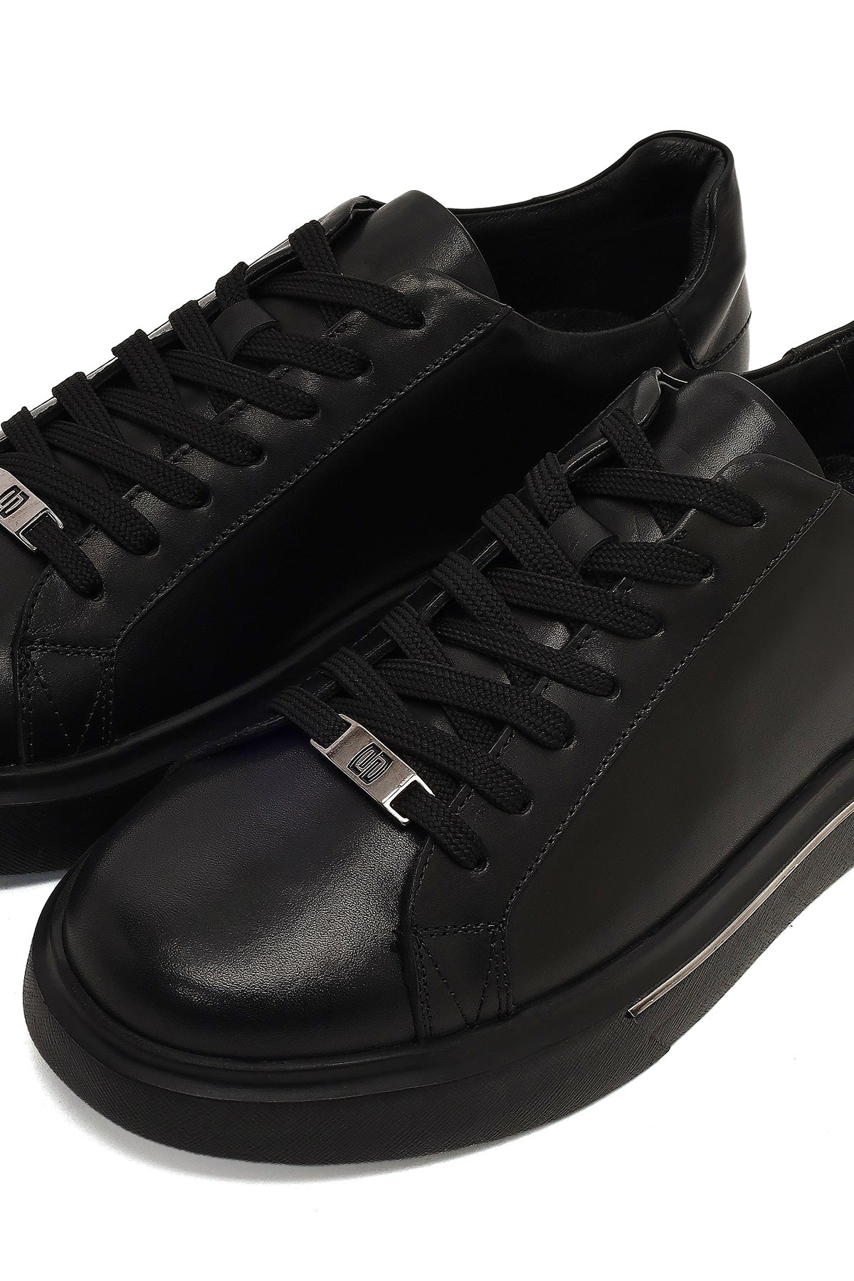 Erkek Siyah Bağcıklı Kalın Tabanlı Deri Sneaker