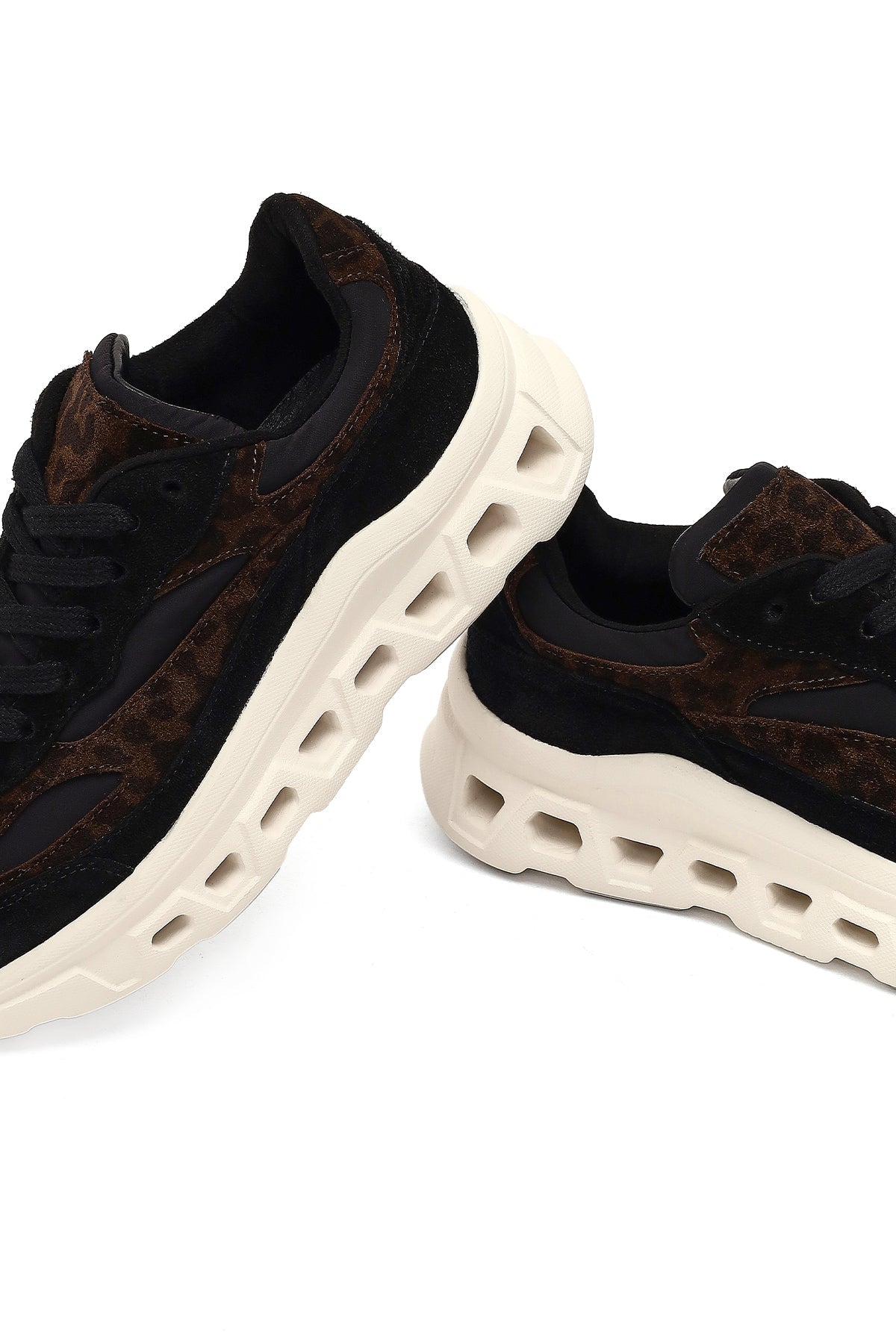 Kadın Siyah Bağcıklı Kalın Tabanlı Deri Sneaker