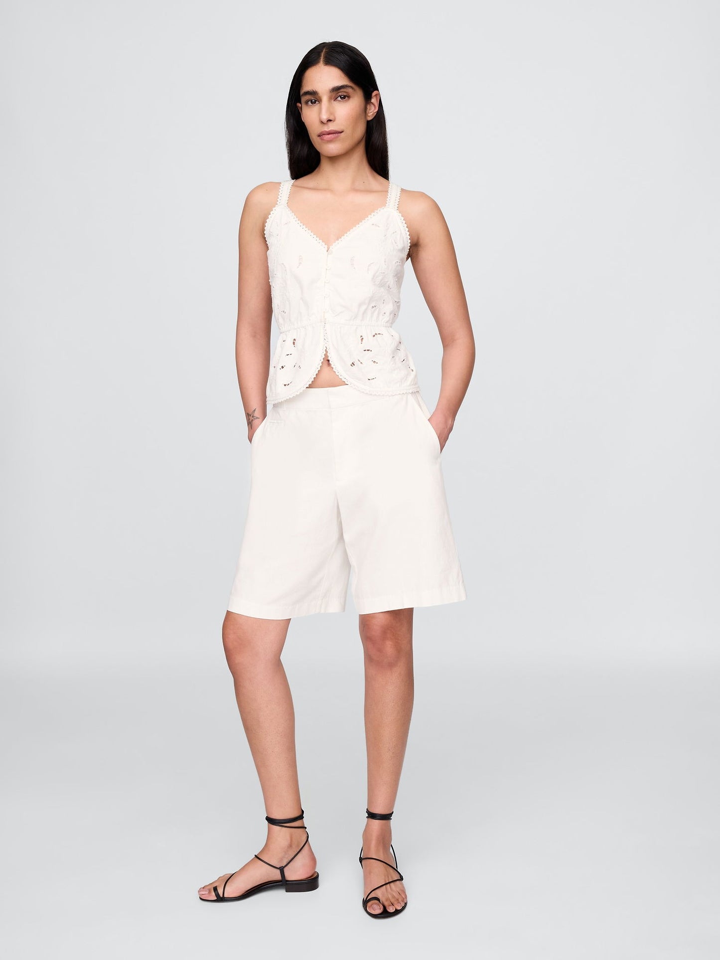 Beyaz Keten Karışımlı Eyelet Peplum Bluz