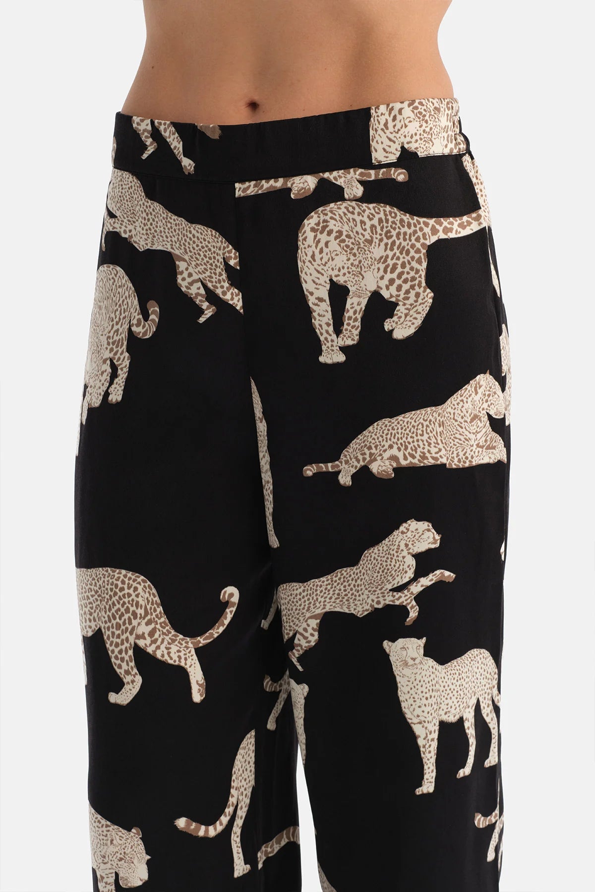 Siyah Leopar Desenli Saten Gömlek Pantolon Takım