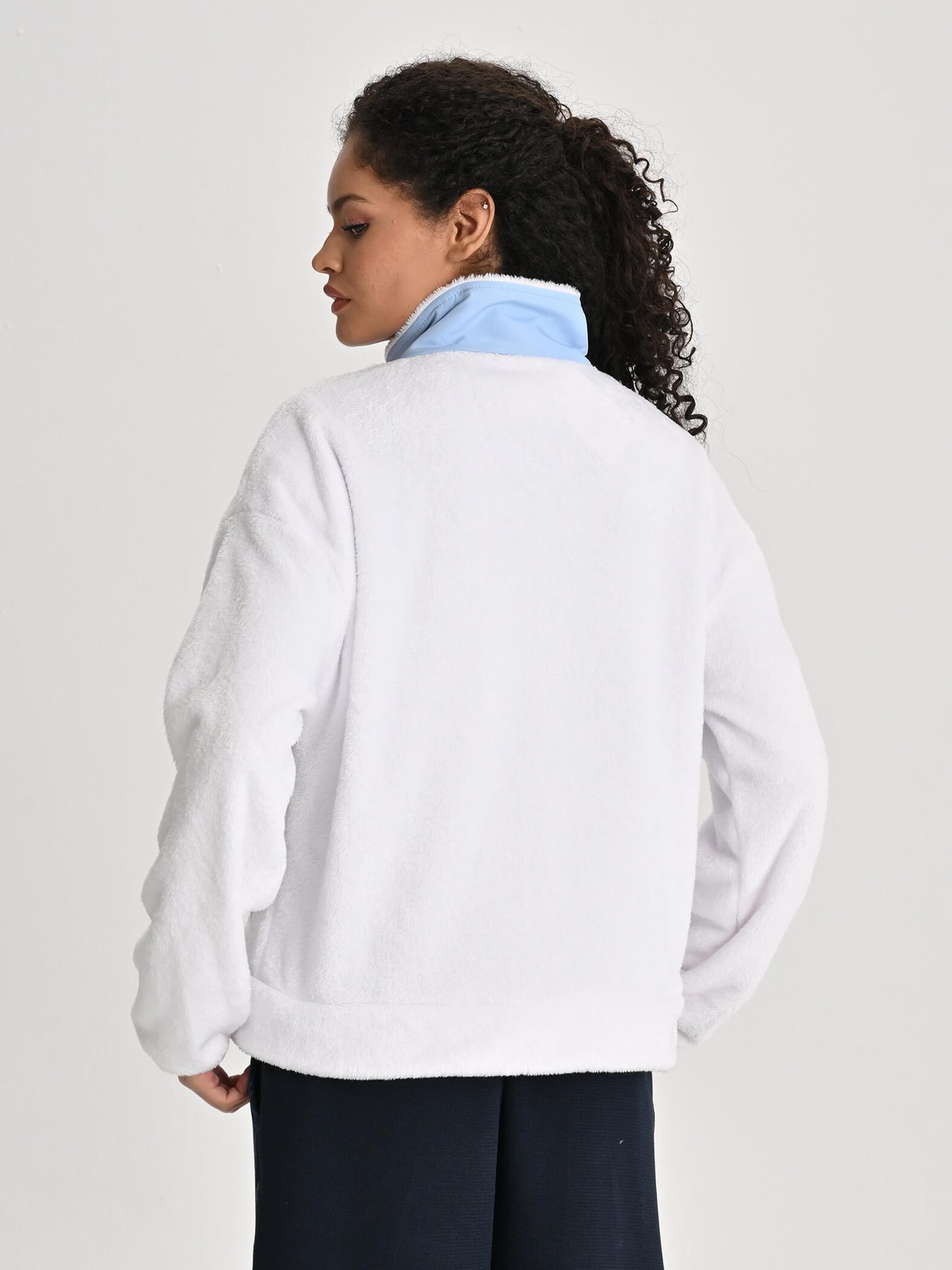Fenerbahçe Beyaz Trend Cep Detaylı Peluş Kadın Oversize Sweatshirt