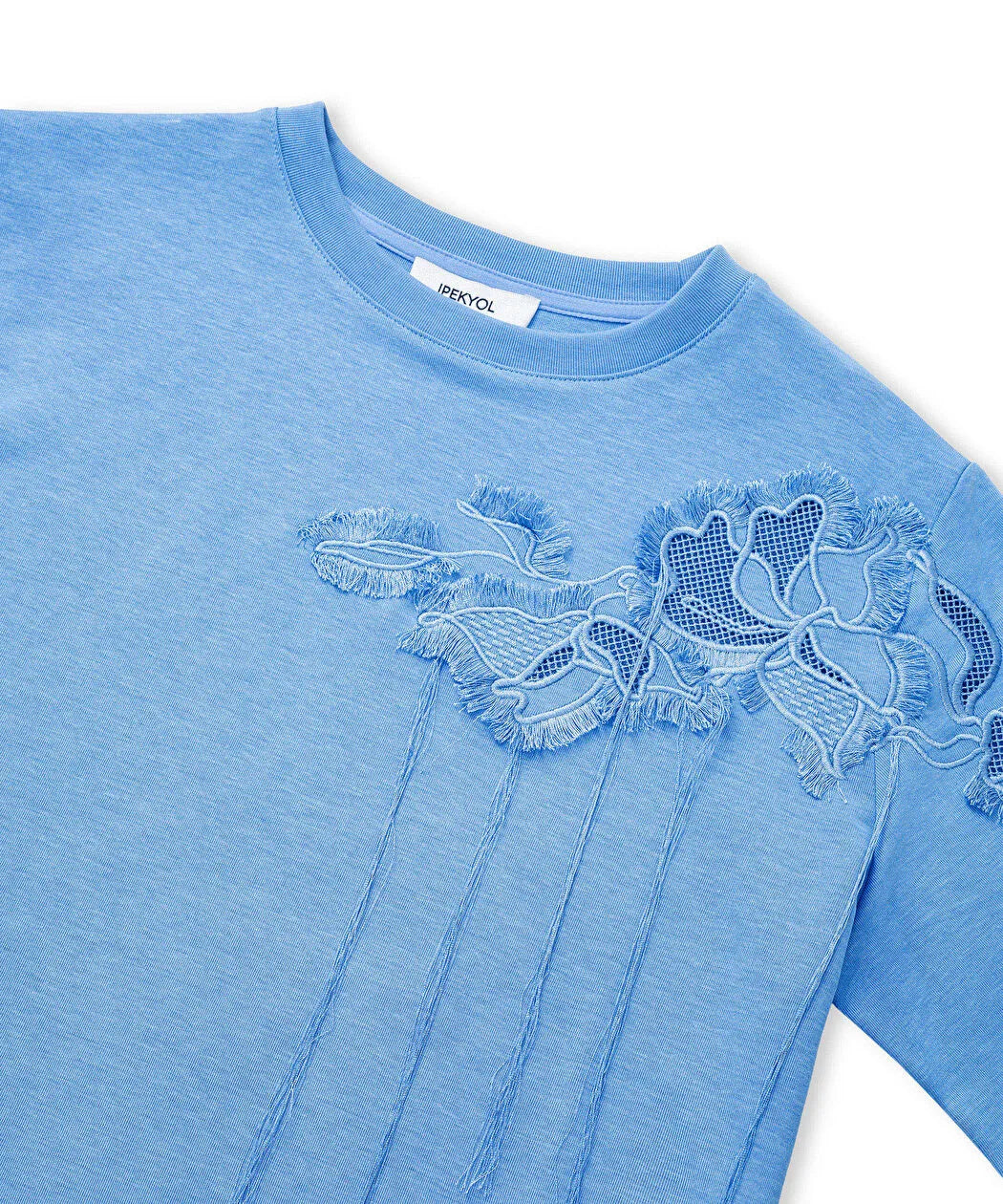 Mavi Floral Nakışlı Püsküllü Tişört Iw6260070147028 | Ipekyol