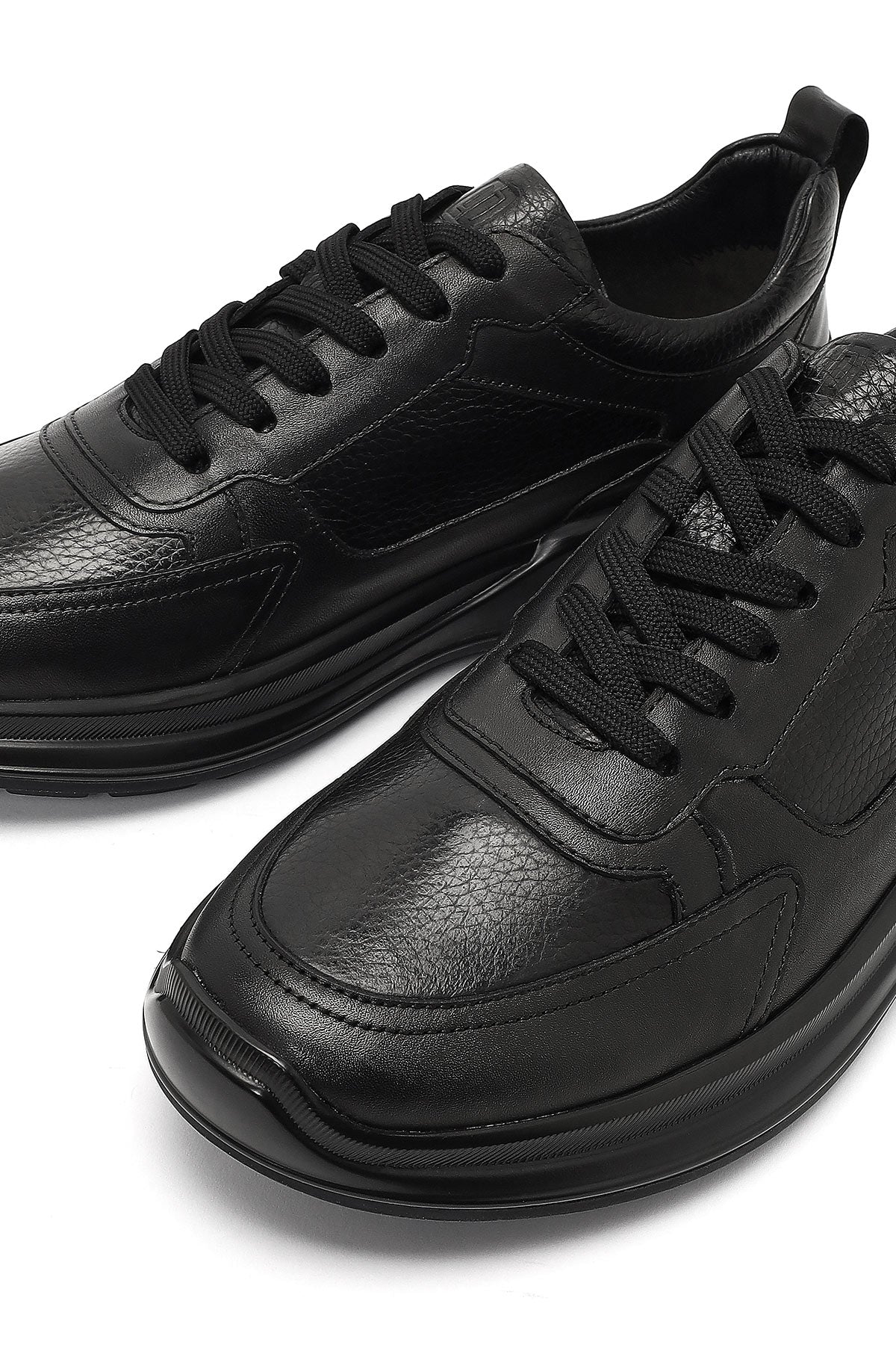 Erkek Siyah Bağcıklı Kalın Tabanlı Deri Sneaker