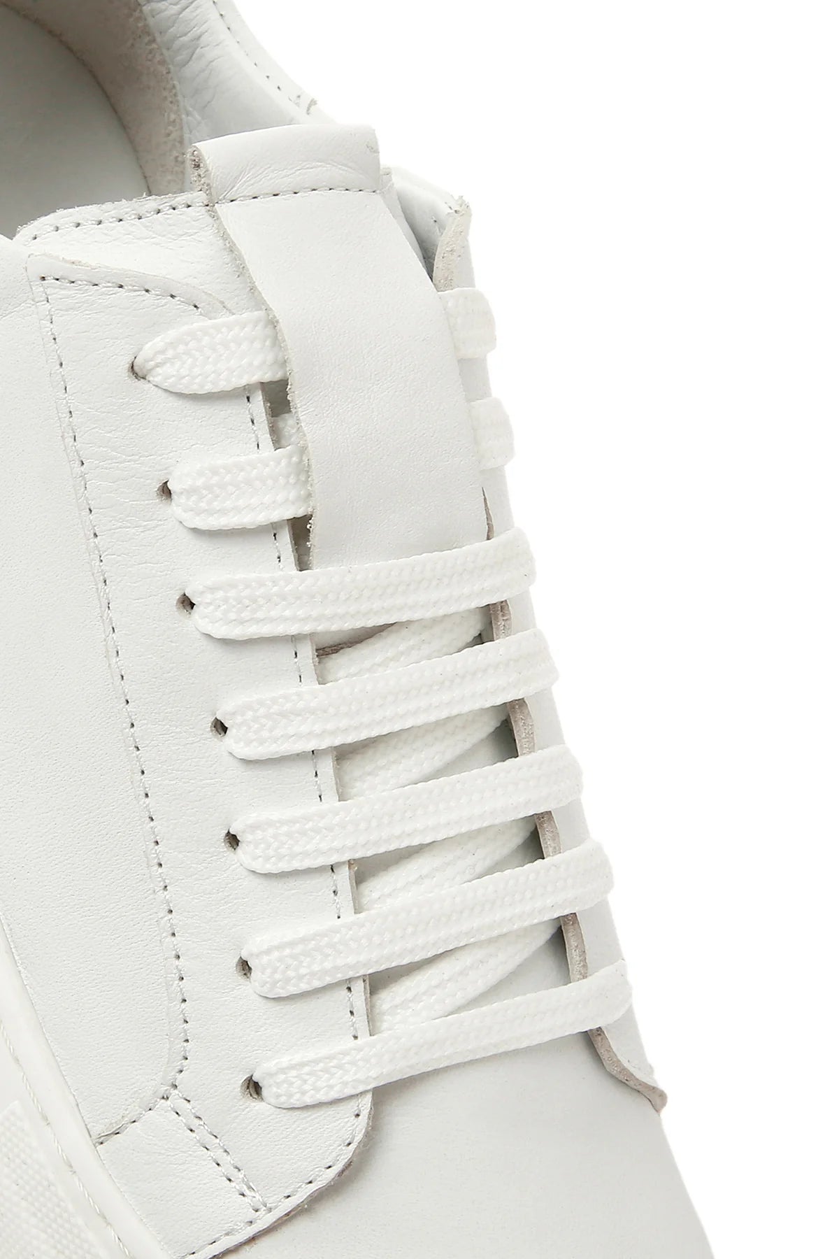 Kadın Beyaz Bağcıklı Deri Sneaker