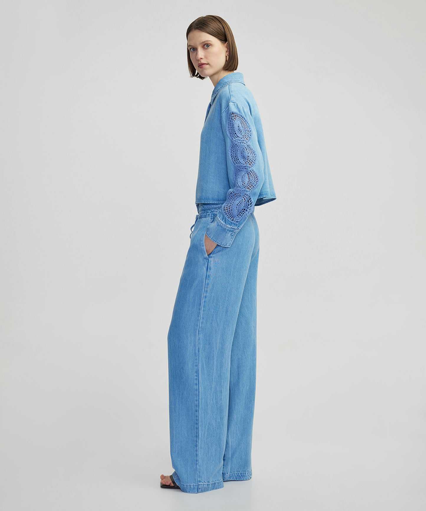Belden Bağlamalı Denim Pantolon