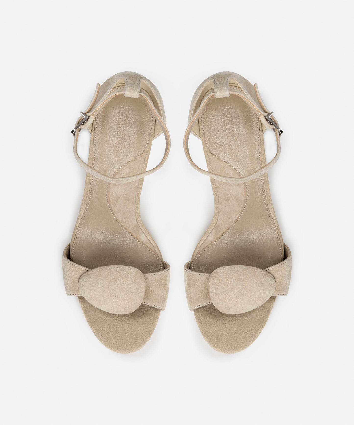 Oval Tokalı Topuklu Ayakkabı