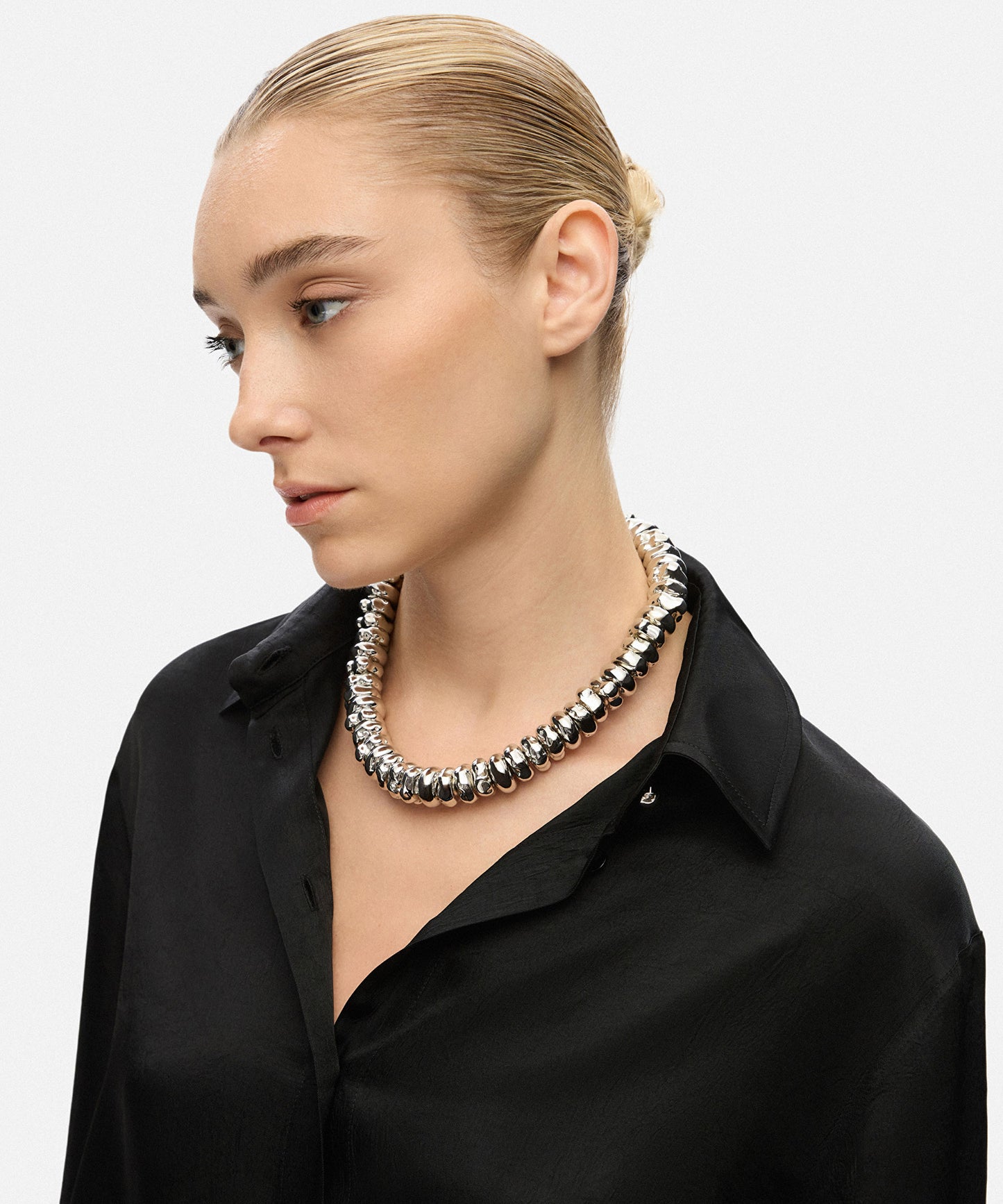 Amorf Metal Görünümlü Kolye