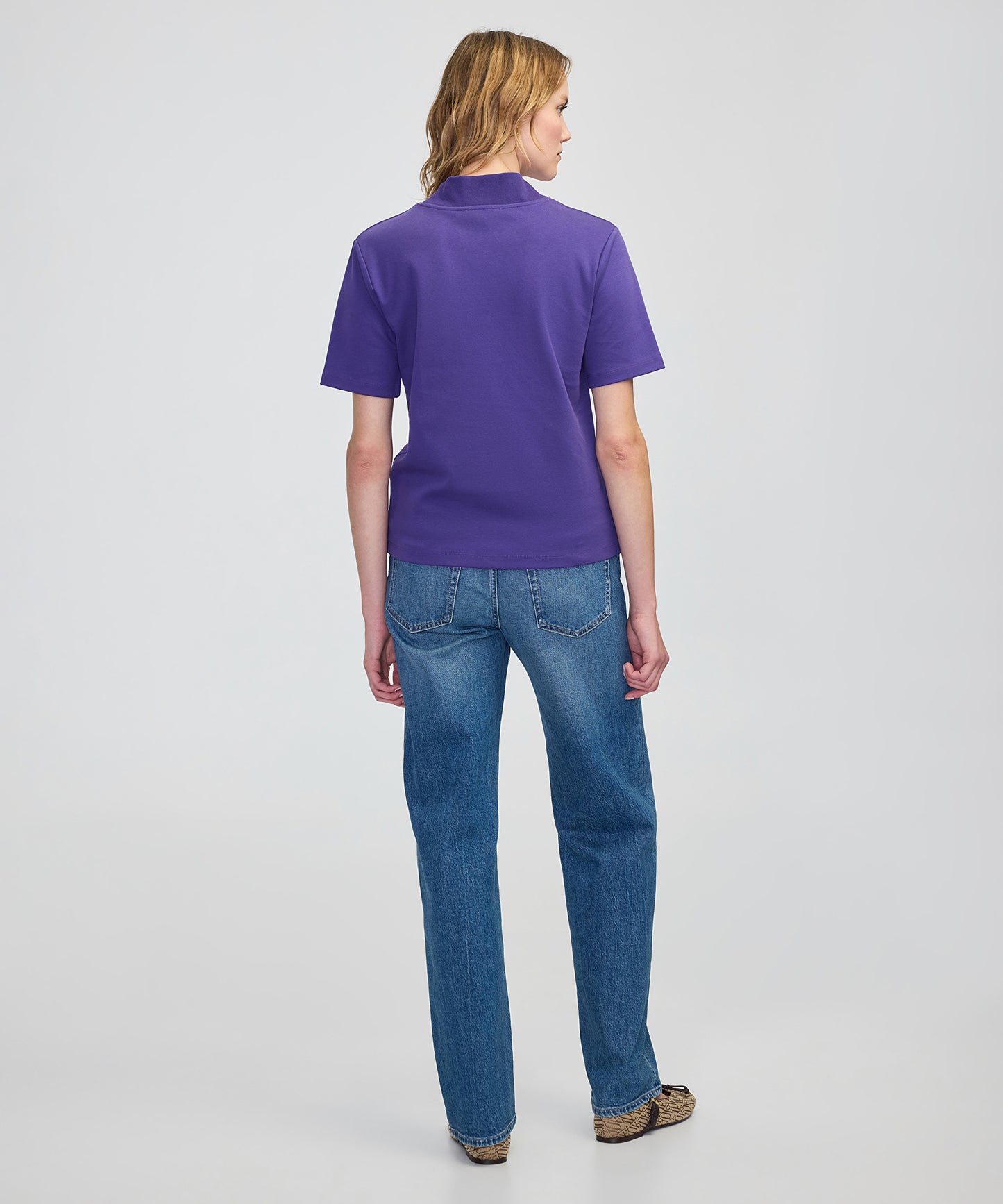 Rahat Kesim Dik Yaka Tişört