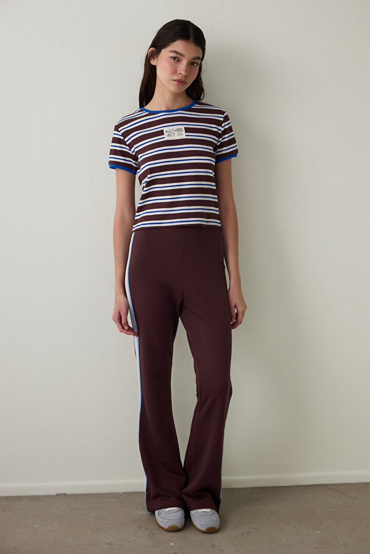 Kahverengi Bozkır Lalesi Bisiklet Yaka Pamuklu Çizgili Crop Tişört - Inspired By Flora