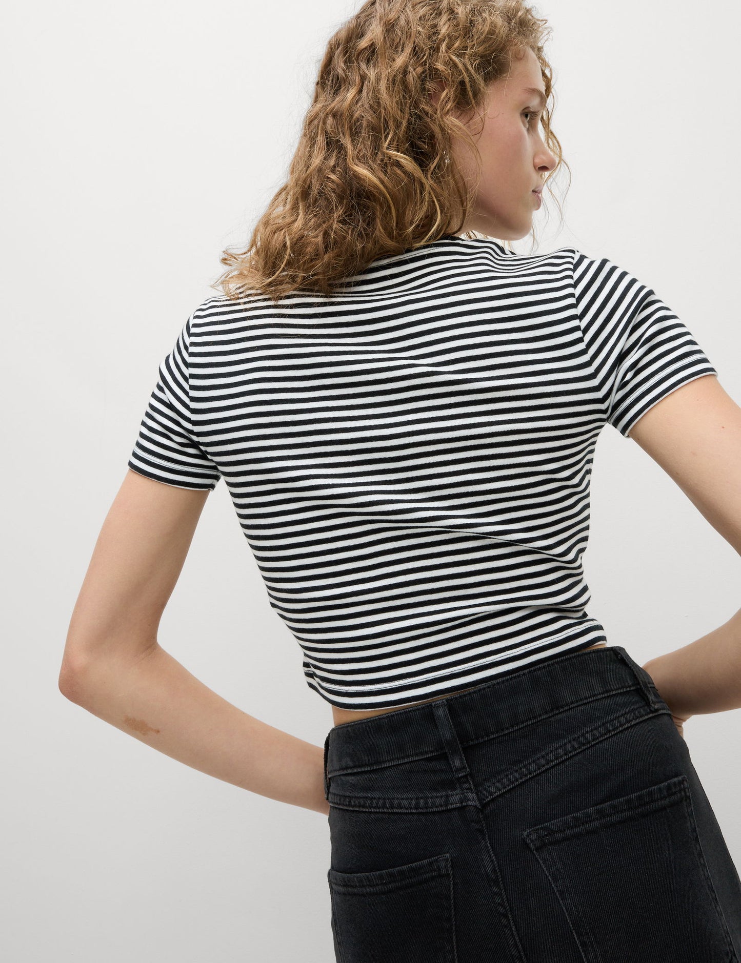 Saf Pamuk Çizgili Crop T-shirt