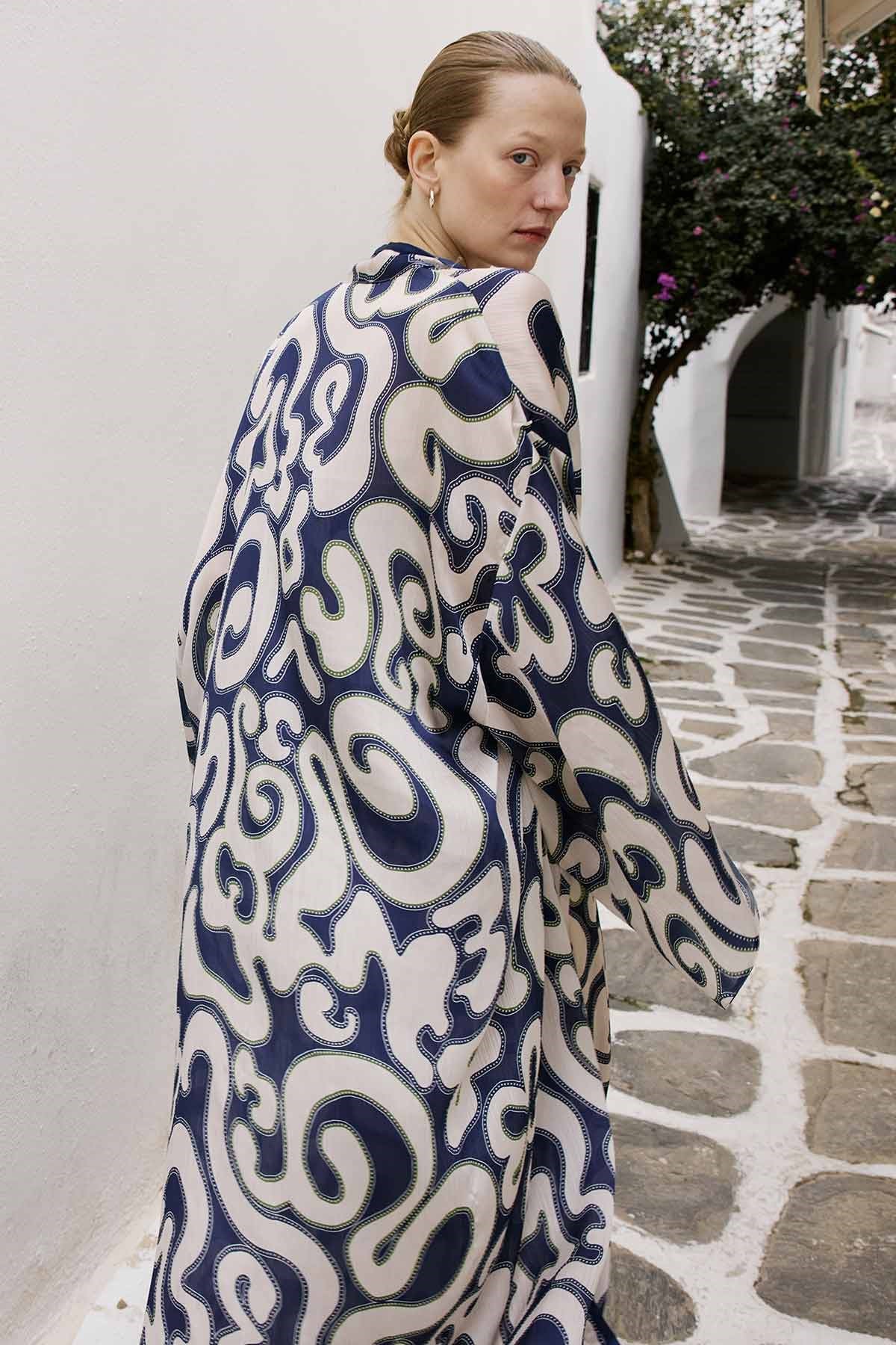 Desenli Geniş Kollu Midi Lacivert Kimono