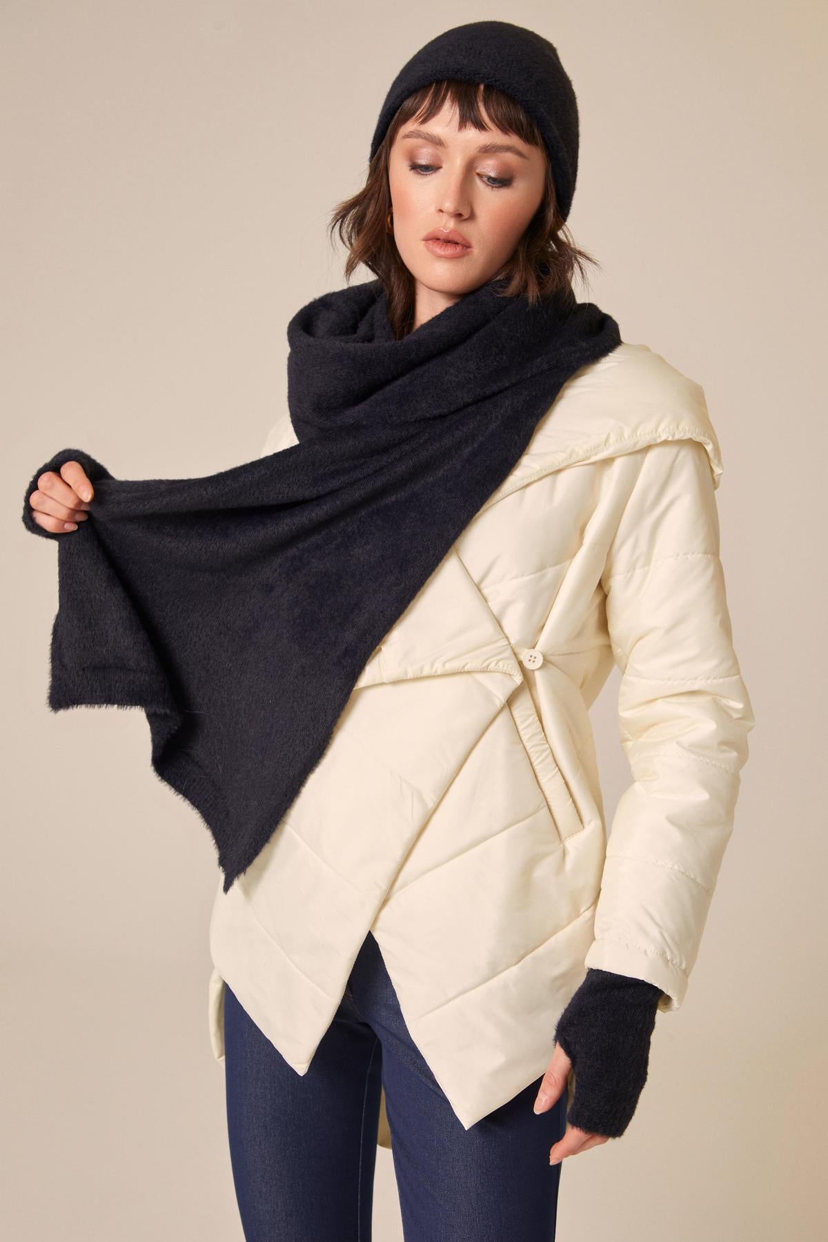 Tüylü Siyah Yumuşak Atkı