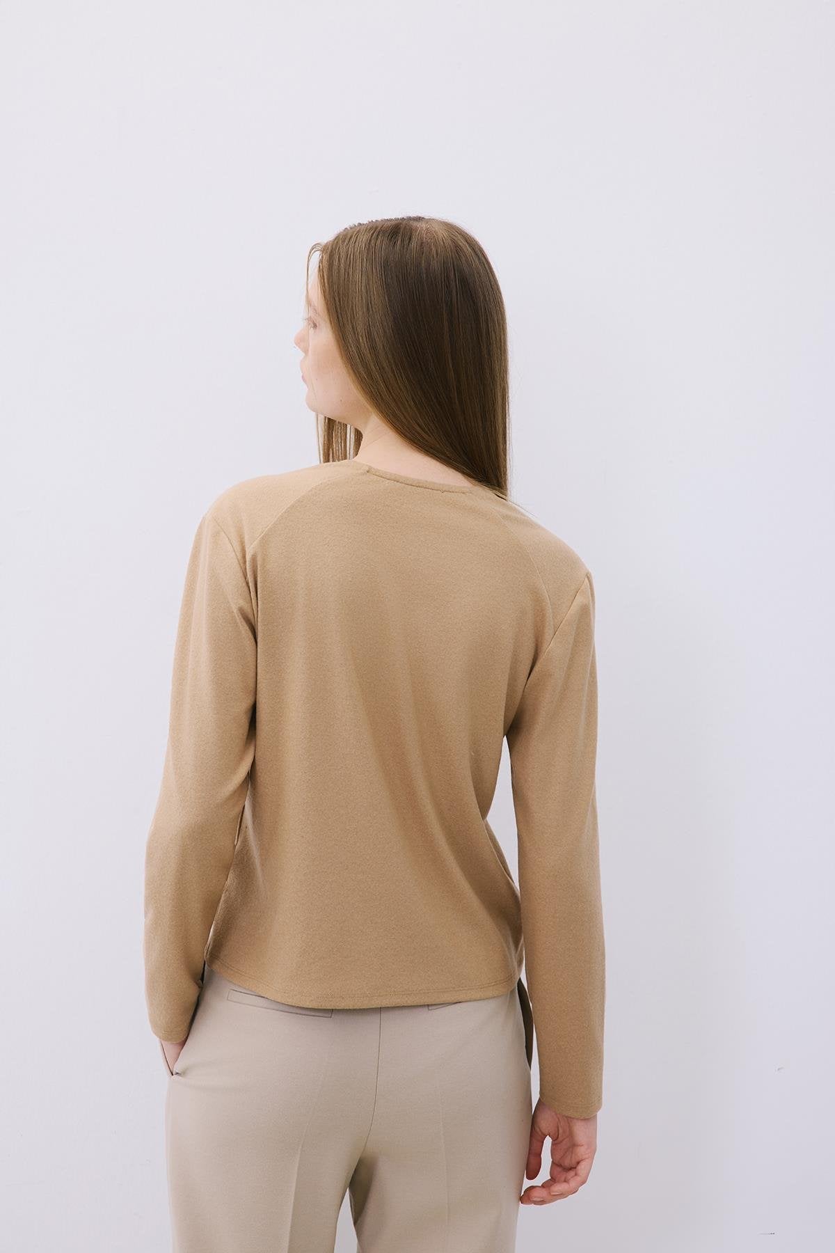 V Yaka Basic Camel Triko Bluz
