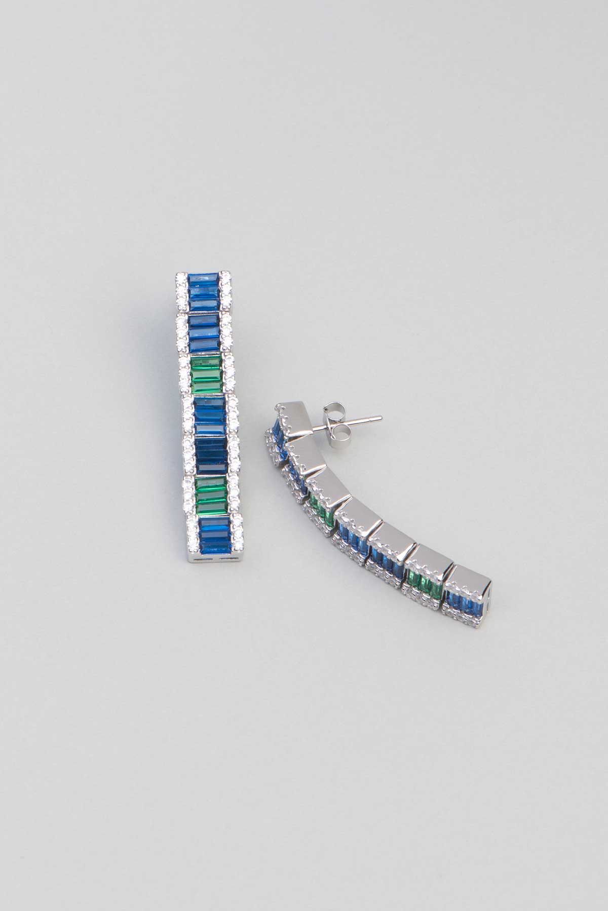 Renkli Baget Taşlı 18 Ayar Beyaz Altın Kaplama Gümüş Küpe 07290601399