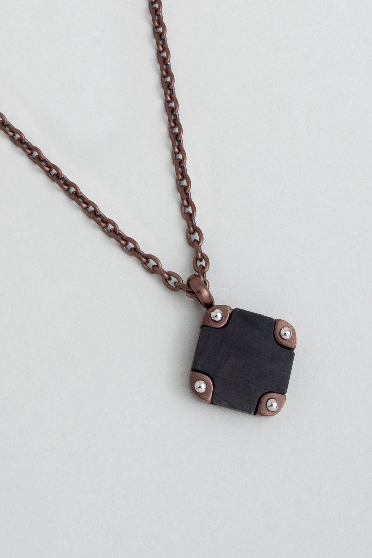 Karbon Fiber Detaylı 65 Cm Çelik Kolye 02439561199