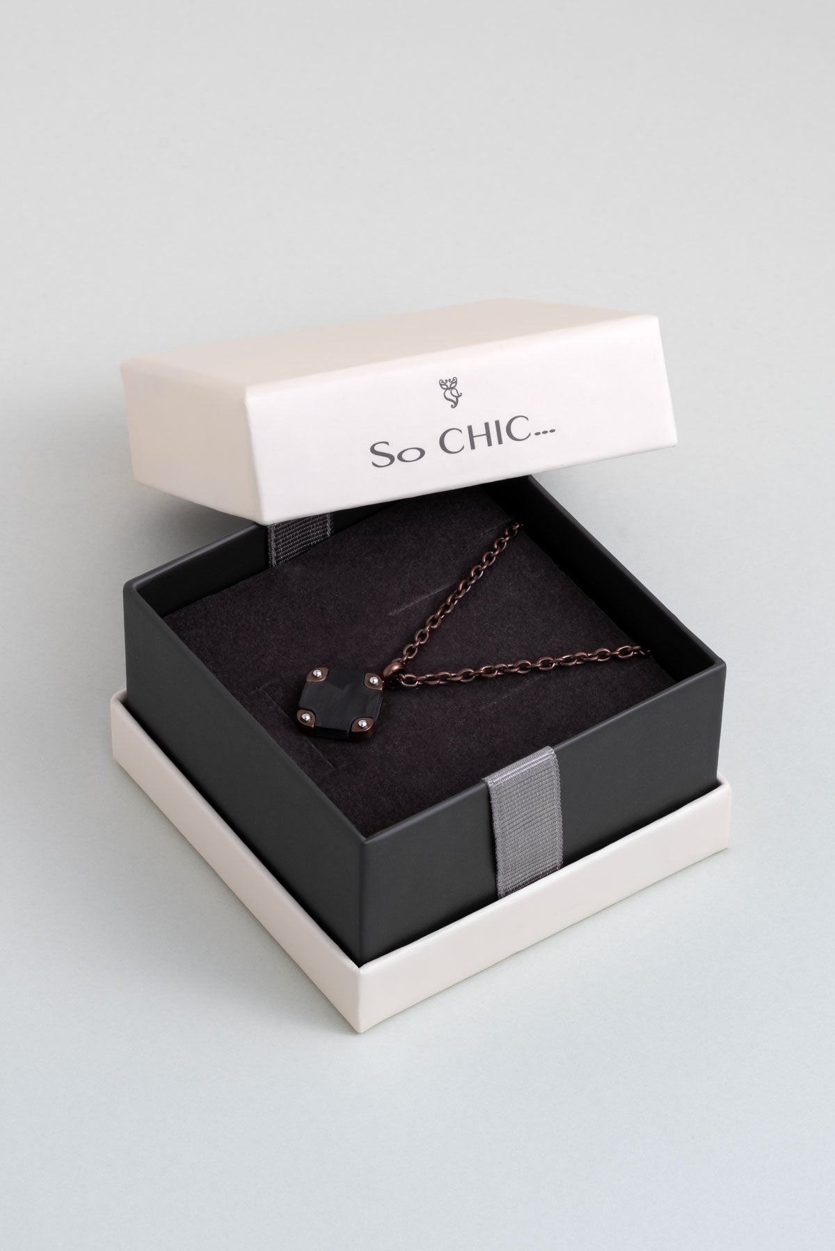 Karbon Fiber Detaylı 65 Cm Çelik Kolye 02439561199