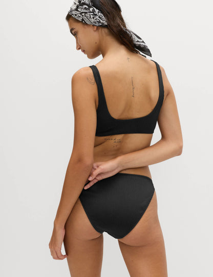 Dokulu Bikini Altı