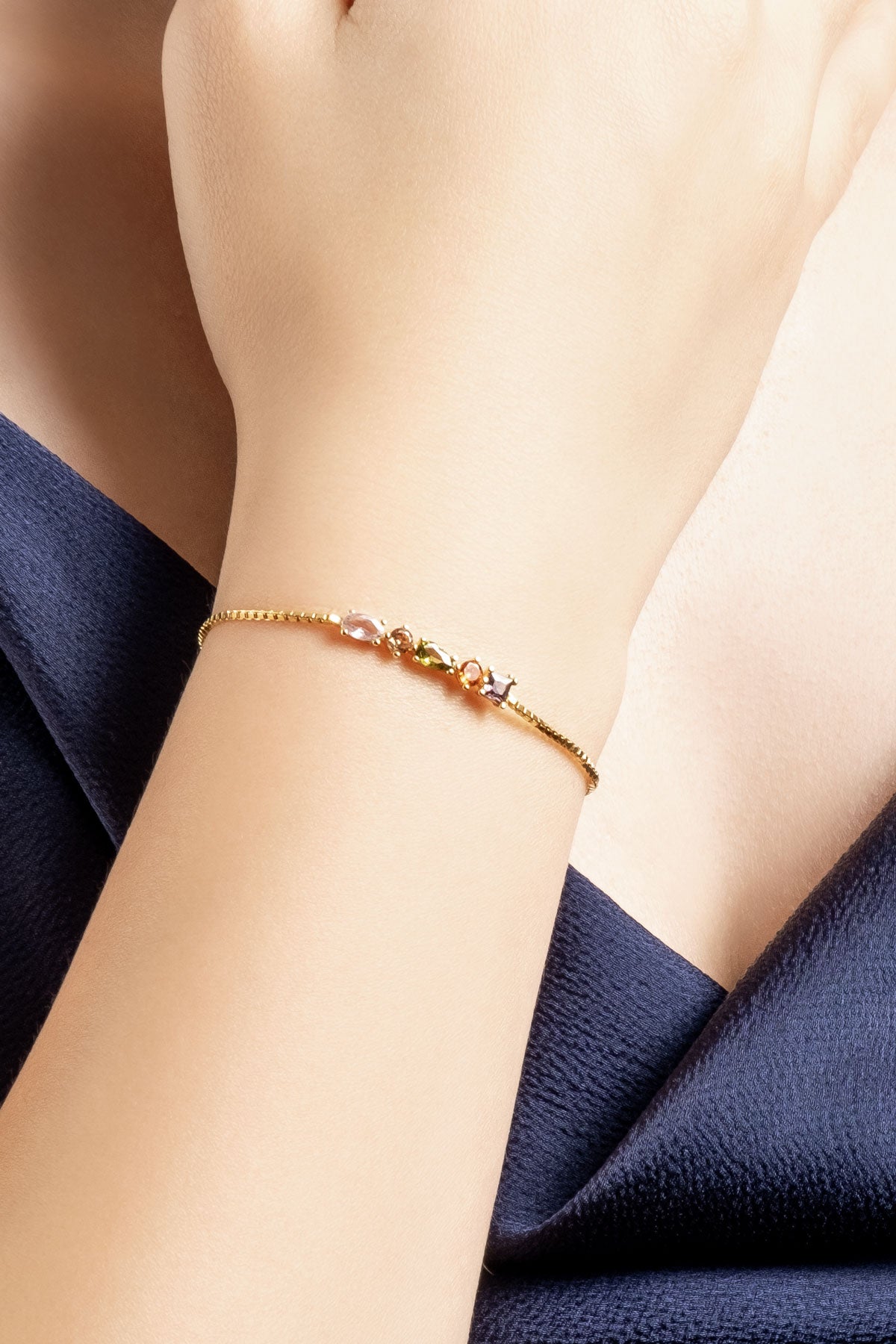 Renkli Taşlı 18 Ayar Sarı Altın Kaplama Ayarlanabilir Gümüş Bileklik 07283271344