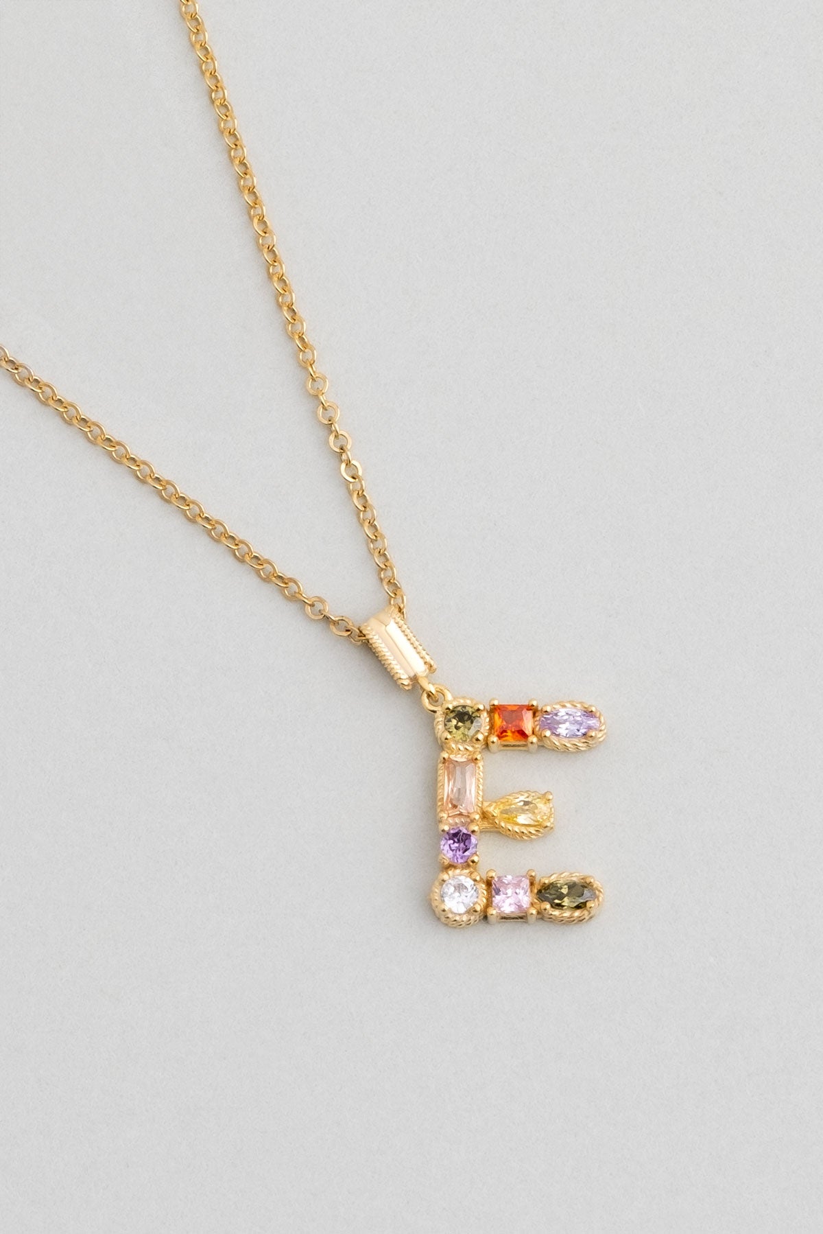 Mini E Harfi Günışığı Renkli 18 Ayar Sarı Altın Kaplama 45 Cm Gümüş Kolye 07300051344