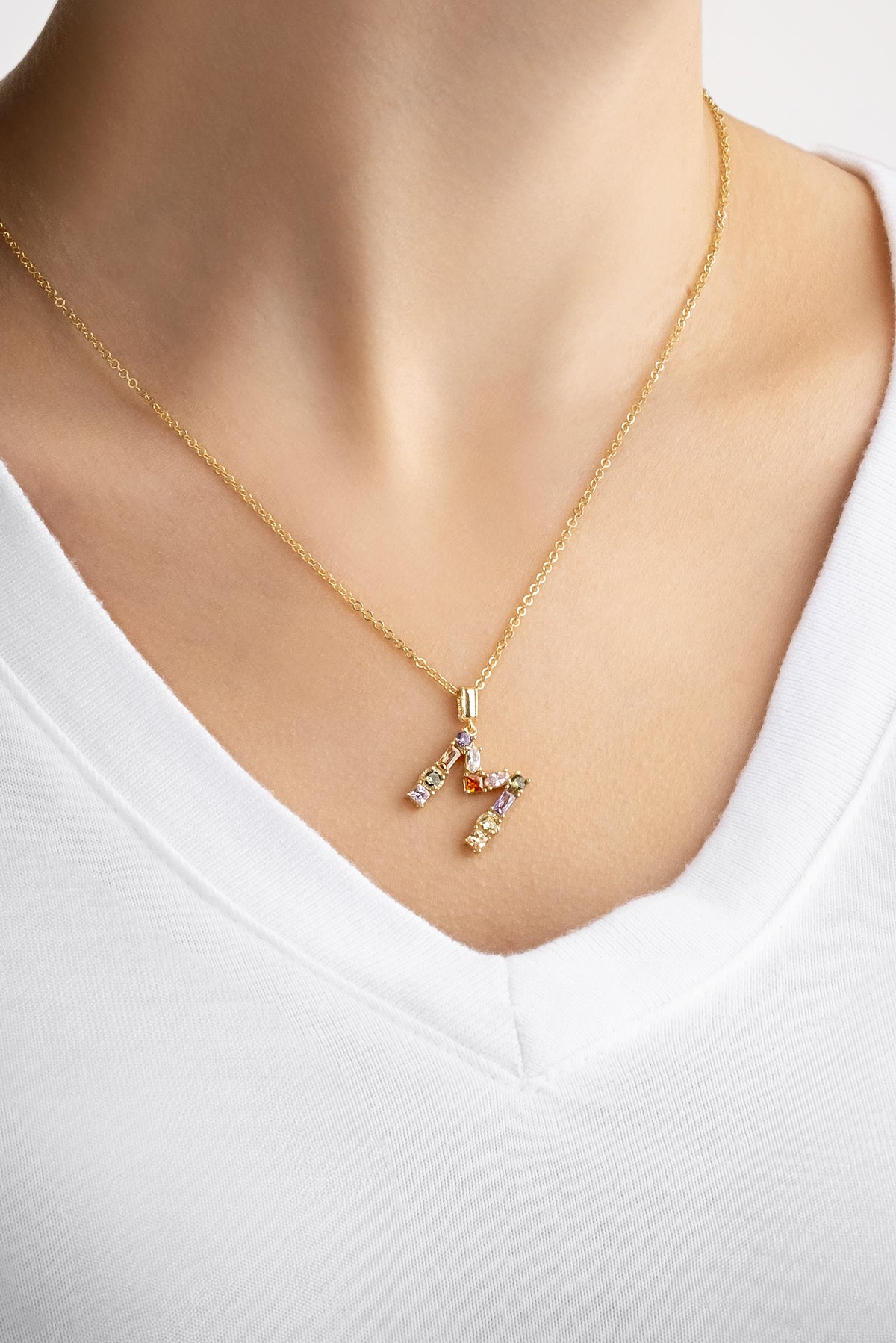 Mini M Harfi Günışığı Renkli 18 Ayar Sarı Altın Kaplama Gümüş Kolye 07300141344