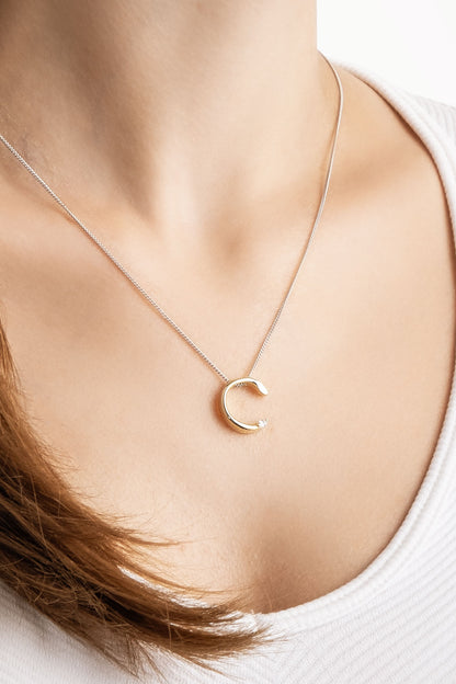 Asimetrik C Harfi 18 Ayar Beyaz Ve Sarı Altın Kaplama 45 Cm Gümüş Harfli Kolye 07302020144