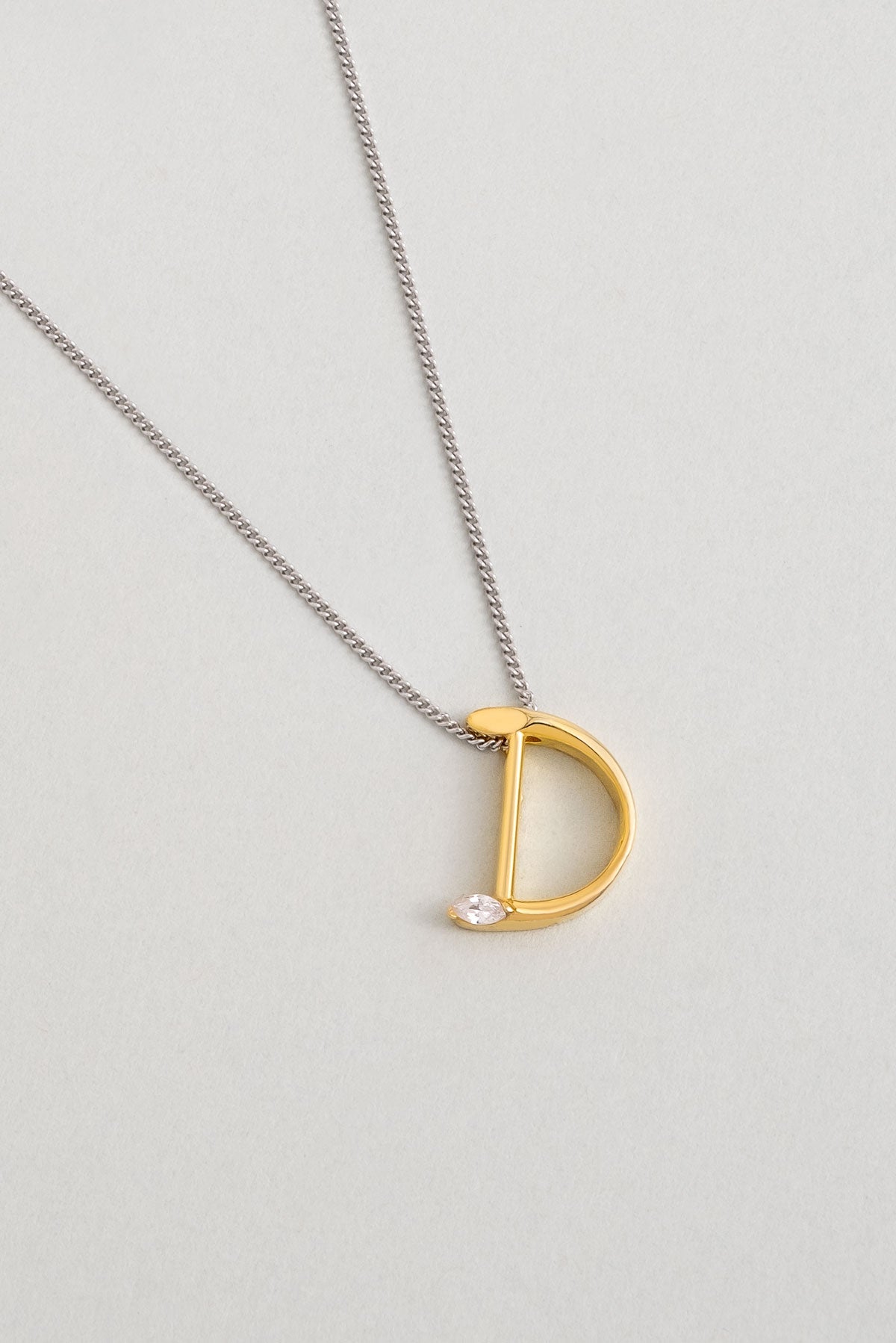 Asimetrik D Harfi 18 Ayar Beyaz Ve Sarı Altın Kaplama 45 Cm Gümüş Harfli Kolye 07302040144