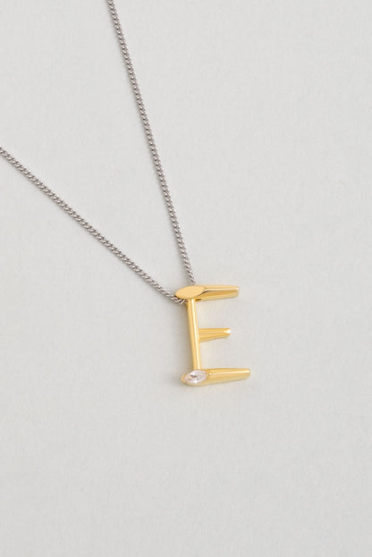 Asimetrik E Harfi 18 Ayar Beyaz Ve Sarı Altın Kaplama 45 Cm Gümüş Harfli Kolye 07302050144