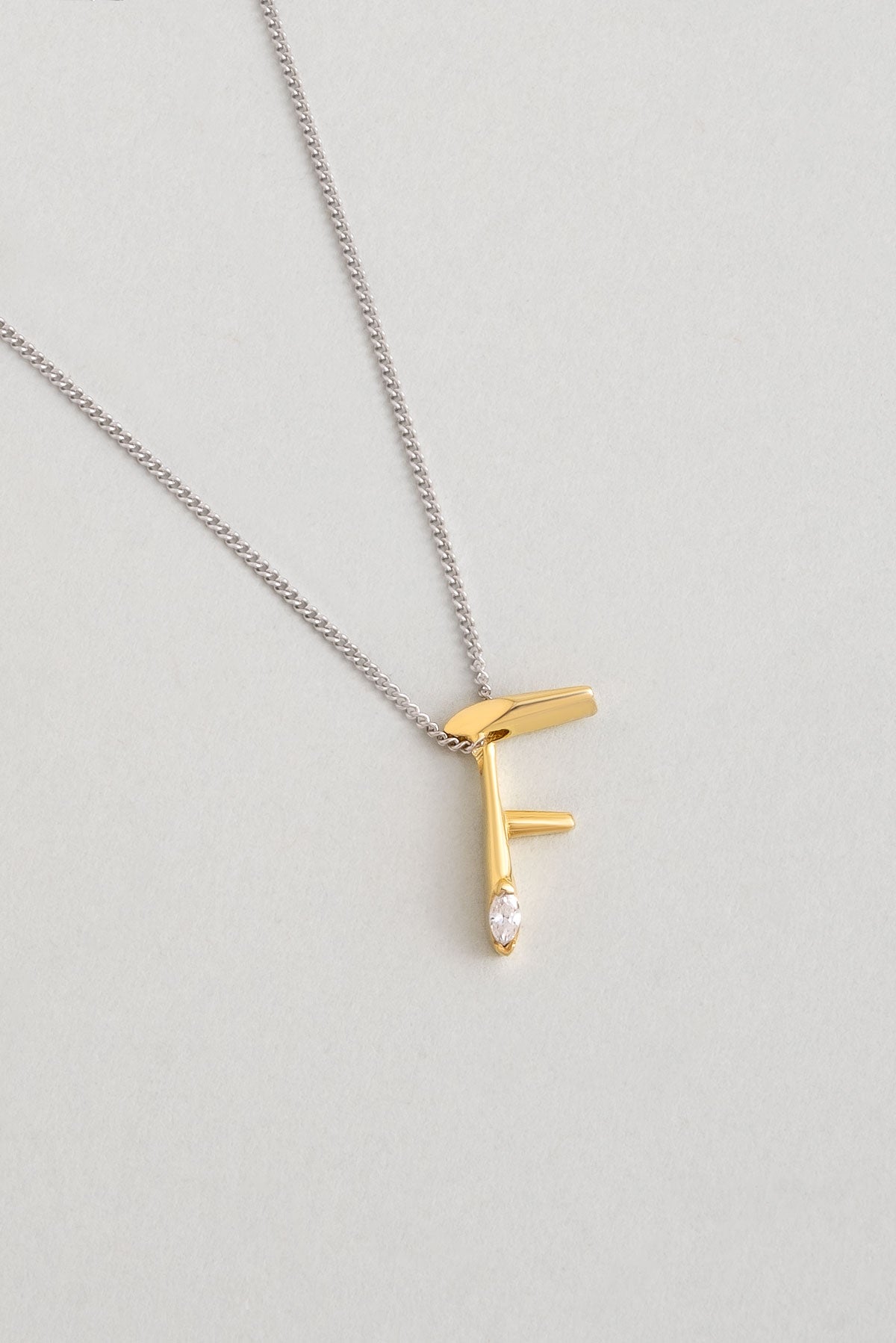 Asimetrik F Harfi 18 Ayar Beyaz Ve Sarı Altın Kaplama 45 Cm Gümüş Harfli Kolye 07302060144