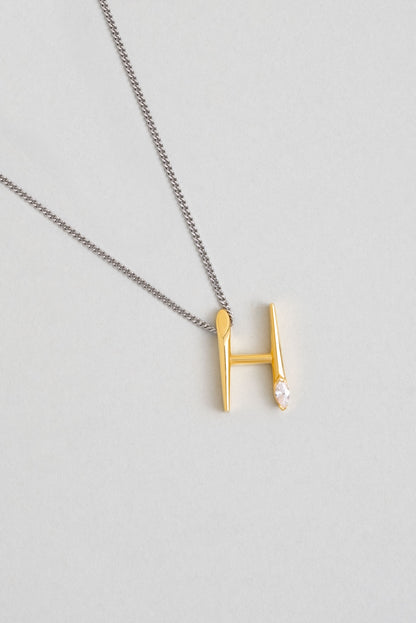 Asimetrik H Harfi 18 Ayar Beyaz Ve Sarı Altın Kaplama 45 Cm Gümüş Harfli Kolye 07302080144