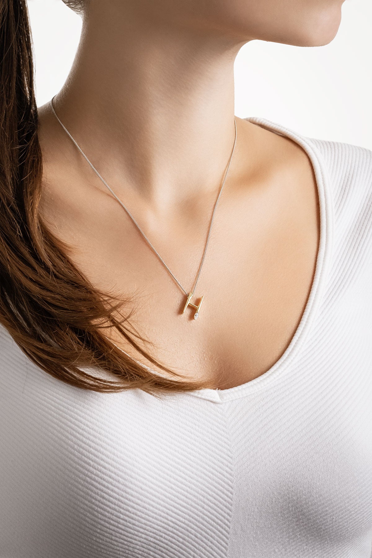 Asimetrik H Harfi 18 Ayar Beyaz Ve Sarı Altın Kaplama 45 Cm Gümüş Harfli Kolye 07302080144