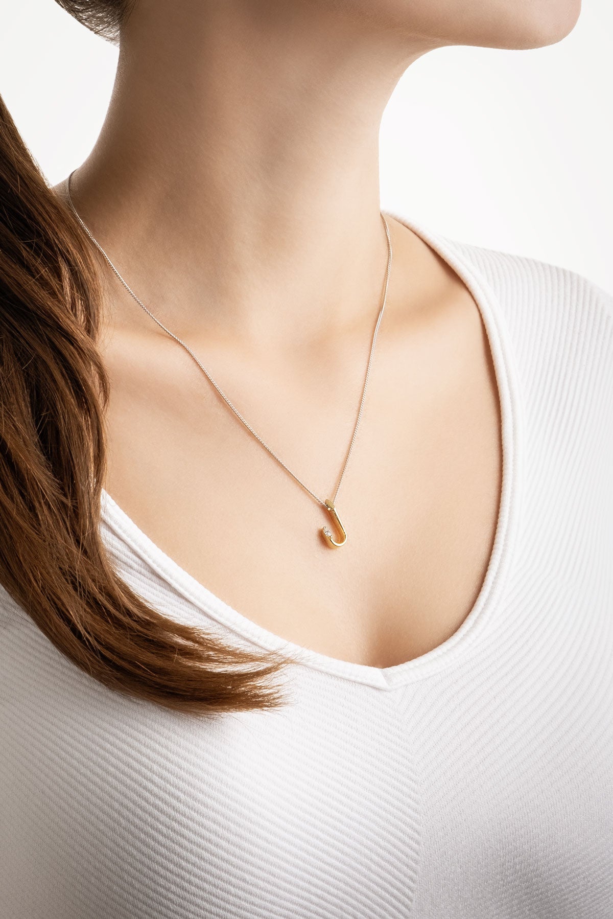 Asimetrik J Harfi 18 Ayar Beyaz Ve Sarı Altın Kaplama 45 Cm Gümüş Harfli Kolye 07302110144